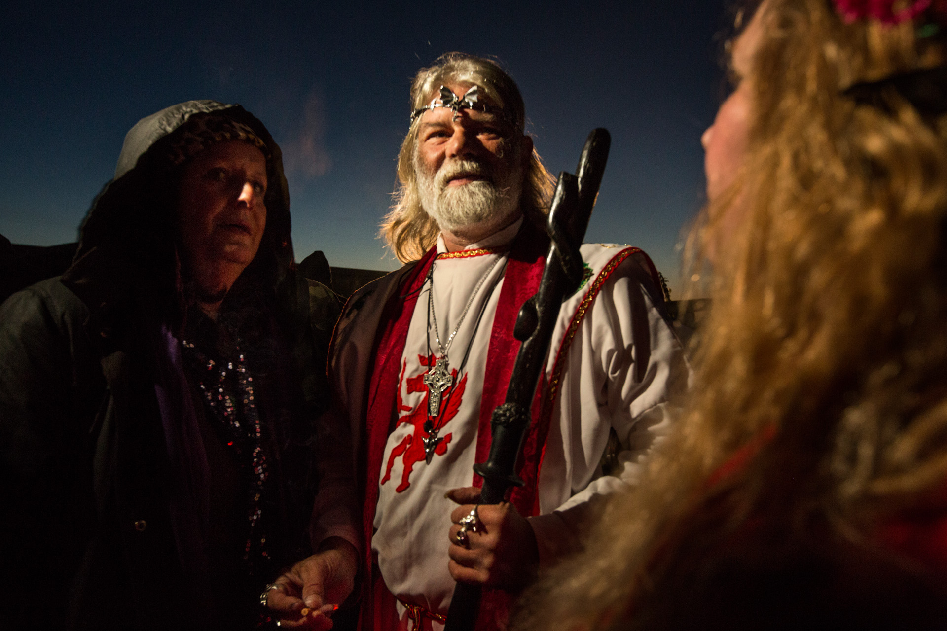  John Timothy Rothwell, an English eco-campaigner and neo-druid leader, is the head of a group of lay knights and considers himself the legitimate descendant of King Arthur. At the autumn equinox he gathers with Arthurian friends at Stonehenge to per