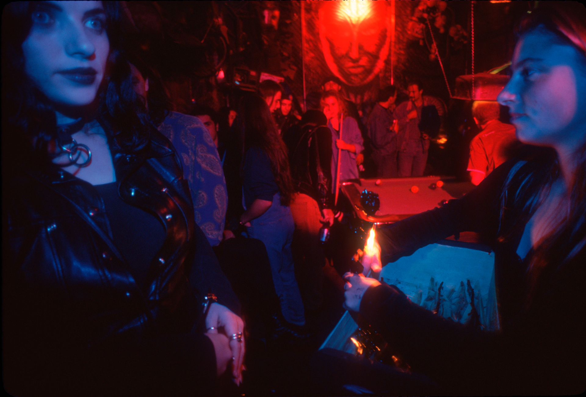  Toronto’s nightclubs have names such as the Vampire Sex Bar, the Savage Garden and Death, reflecting the vibrant underground scene. 