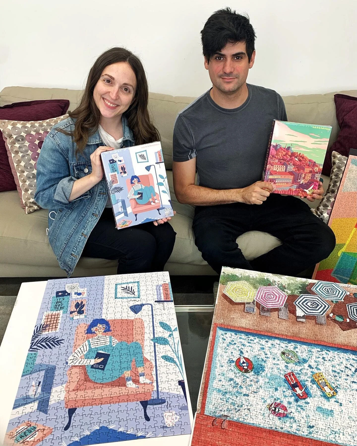 Couples that puzzle together, stay together 🧩💙 which one of these two would you choose?⠀
⠀
#puzzles #deboredpuzzles #art #puzzle #puzzletime #puzzling #cuteart
