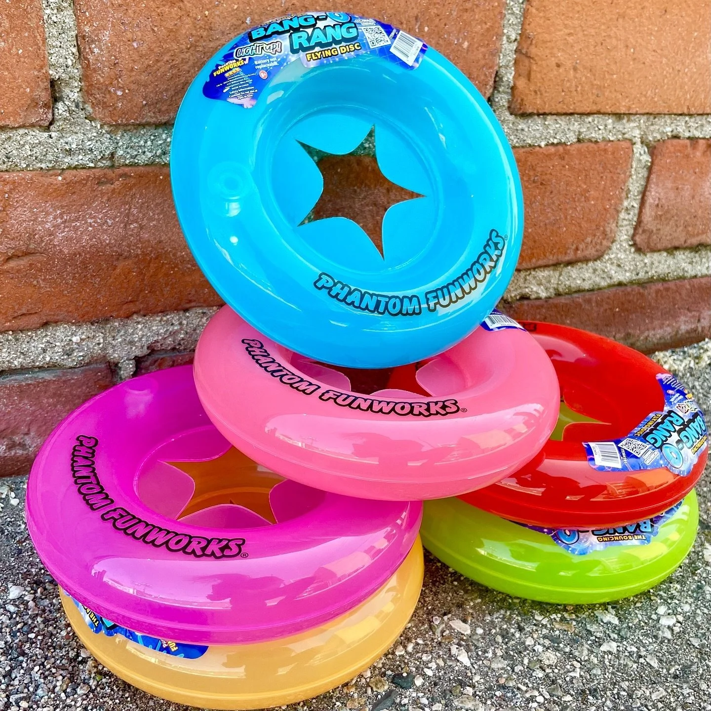 Our Bang O Rangs just got a little brighter! 💡Light Up Bang O Rangs are now available at Phantom! 🥏

#bangorang #lightup #activeplay #throw #bounce #outdoortoy #colors #newwaytoplay #summerfun #summertoy #toydesign #kessplay