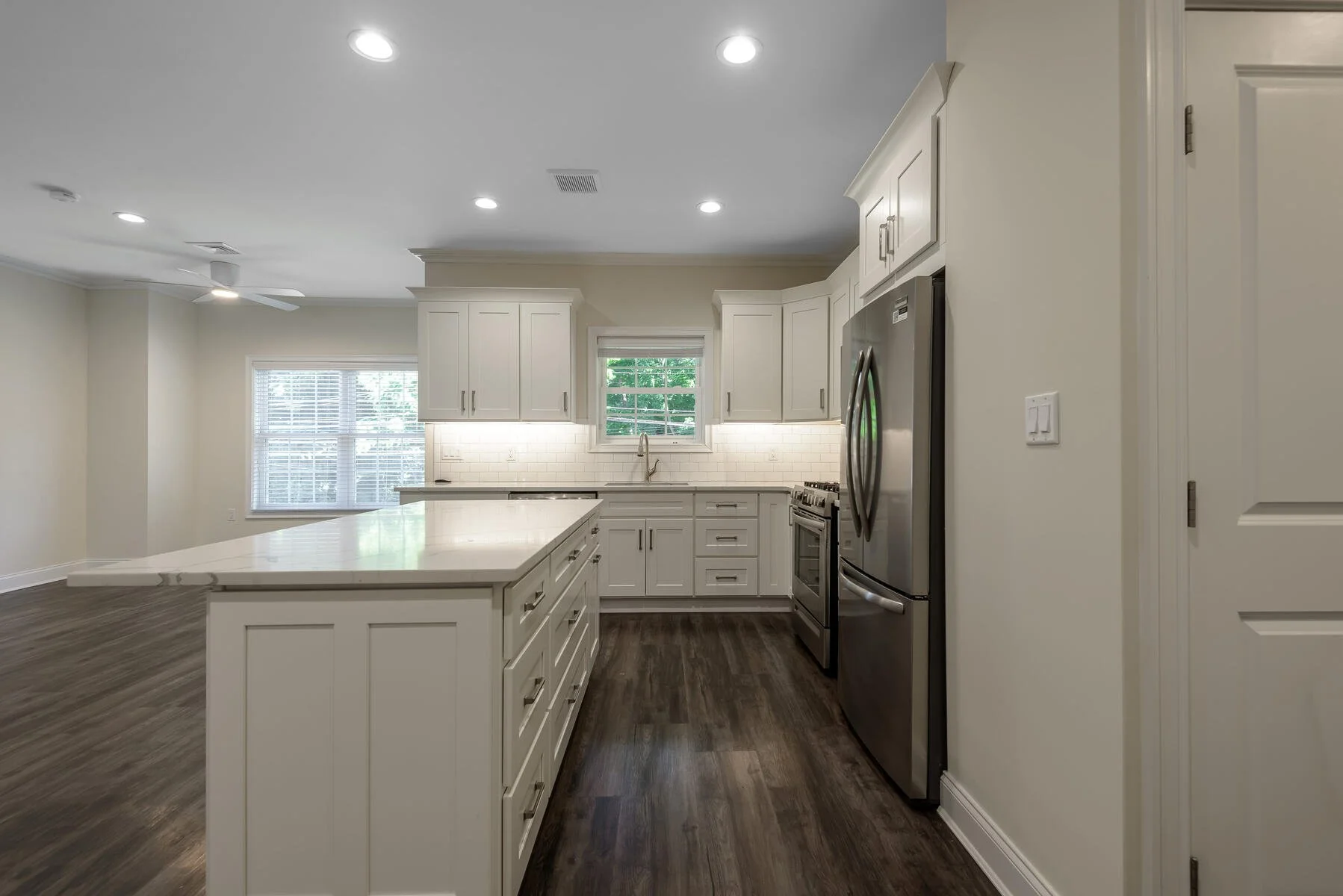 16 Creek Rd Unit 507 Huntington NY 11743 USA-012-009-Kitchen-MLS_Size.jpg