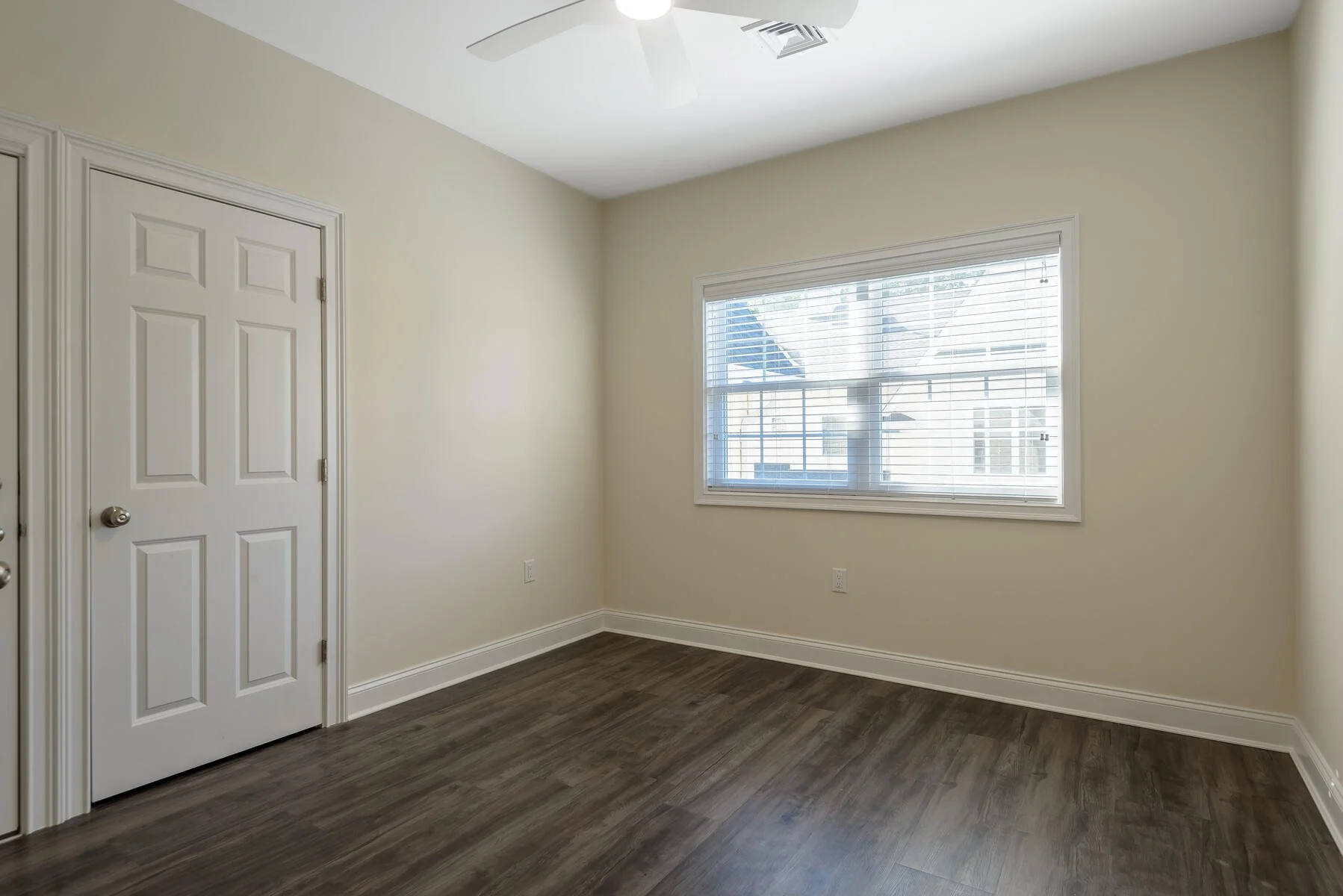 16 Creek Rd Unit 507 Huntington NY 11743 USA-021-025-Bedroom 1-MLS_Size.jpg