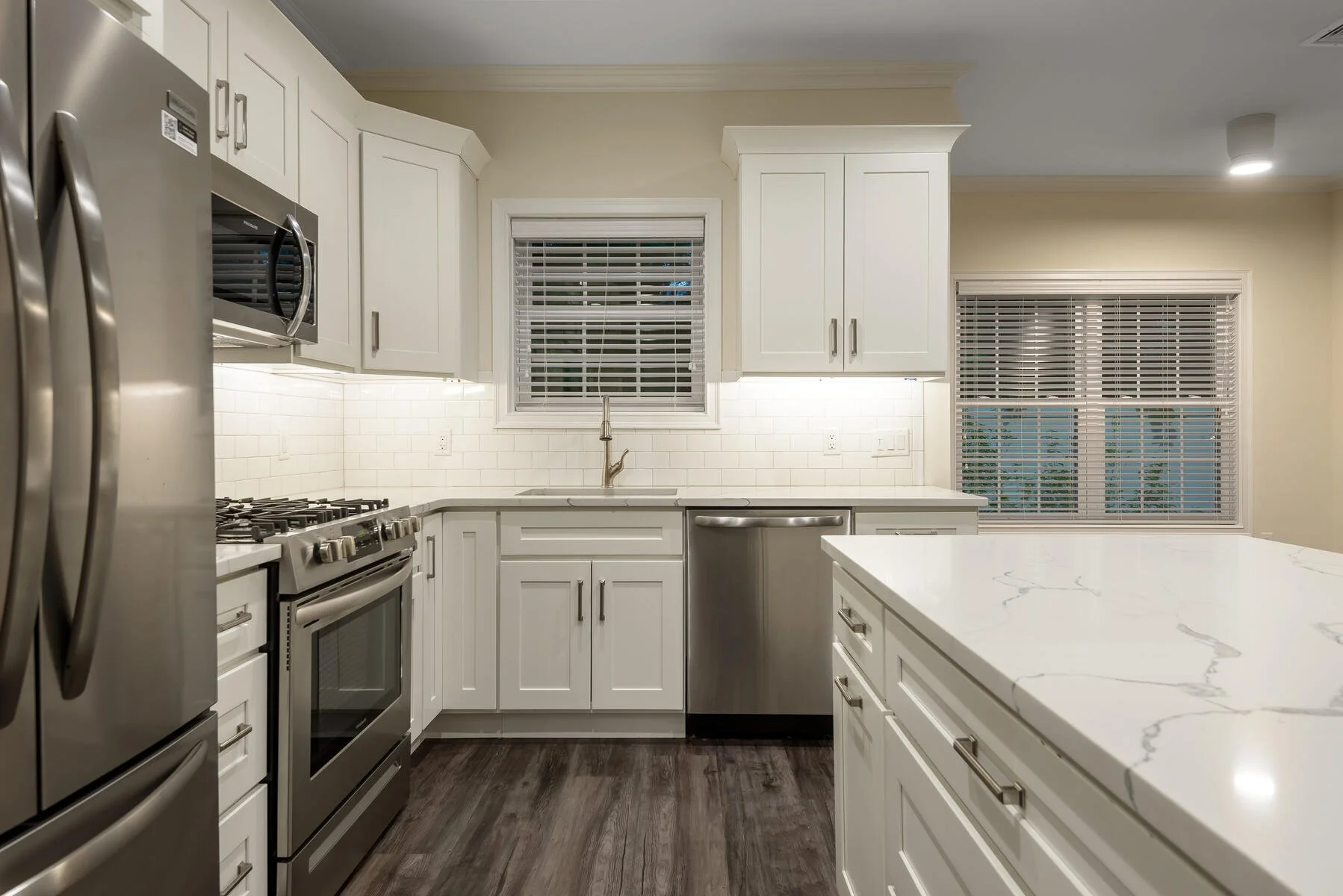 18 Creek Rd Unit 601 Halesite NY 11743 USA-010-017-Kitchen-MLS_Size.jpg
