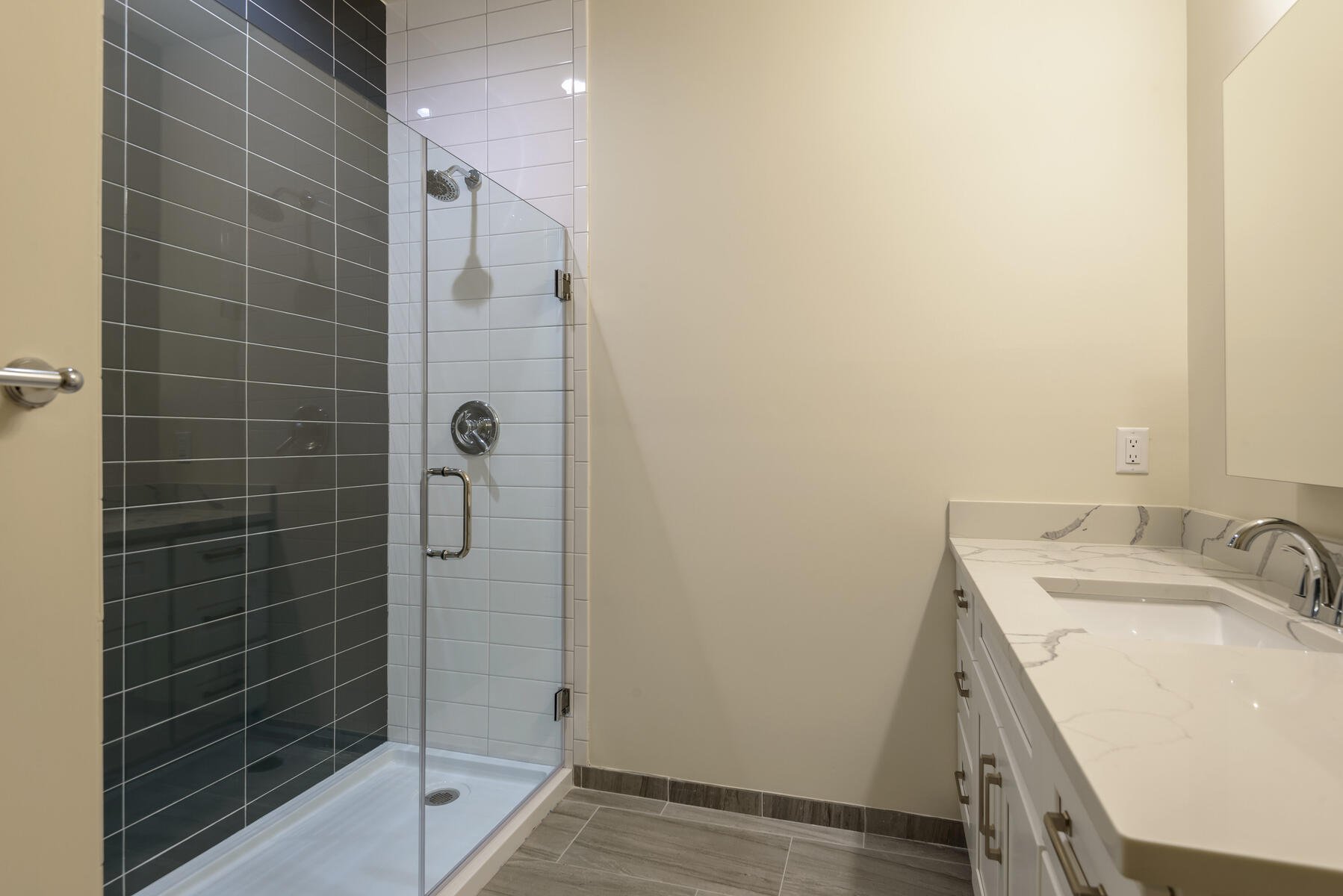 18 Creek Rd Unit 601 Halesite NY 11743 USA-017-012-Primary Bedroom-MLS_Size.jpg