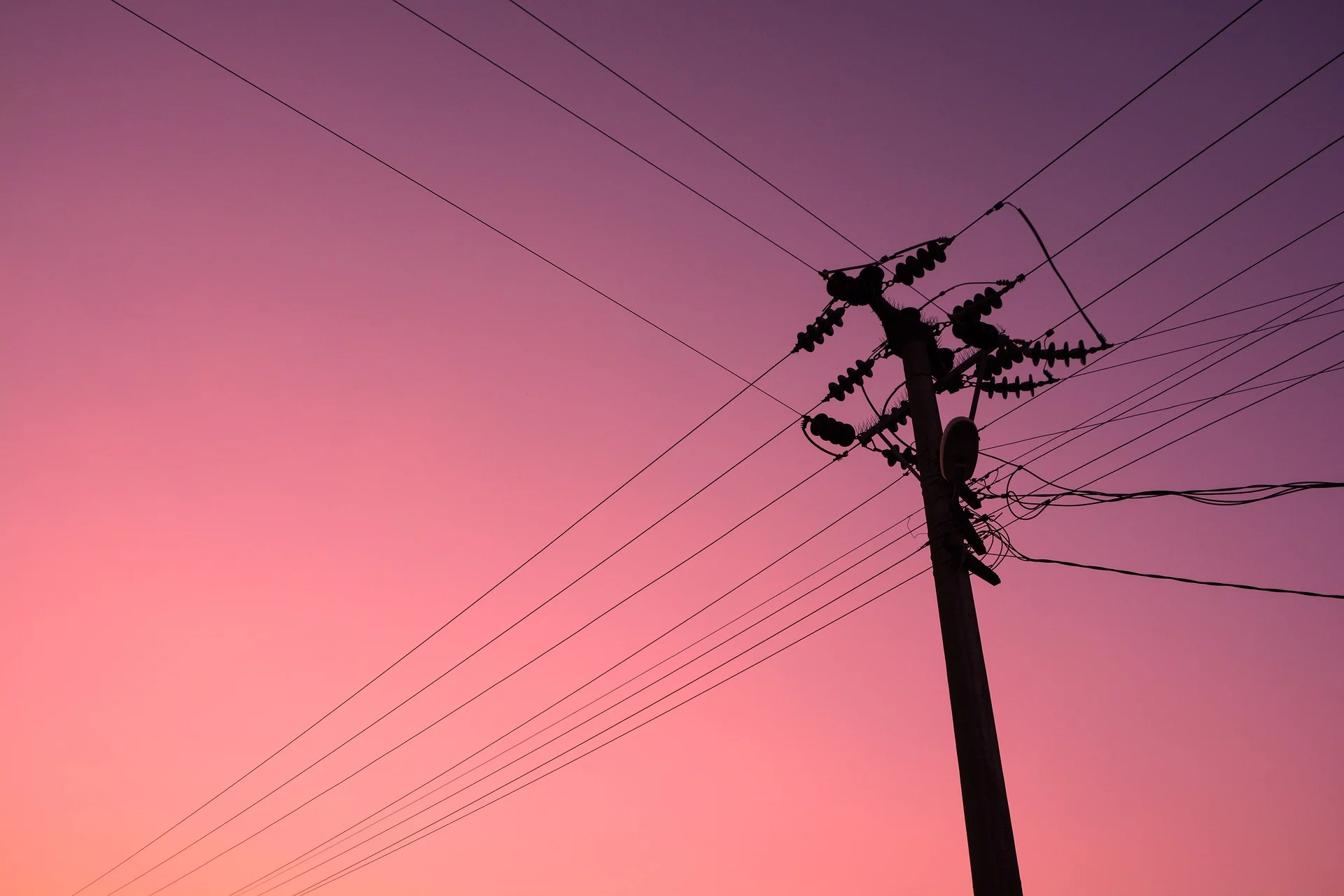 electric-pole-2773900_1920.jpg