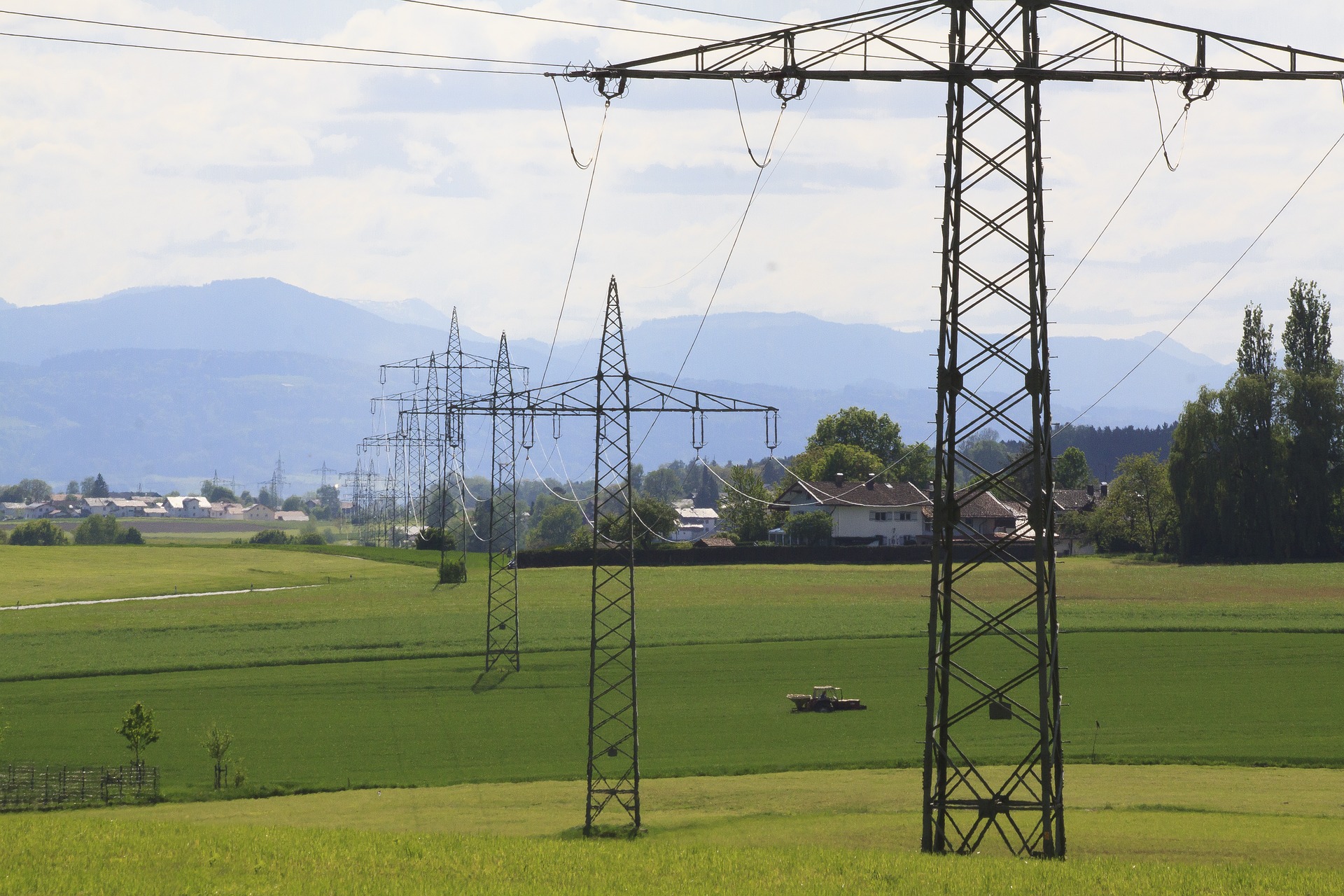 electricity-3363151_1920.jpg