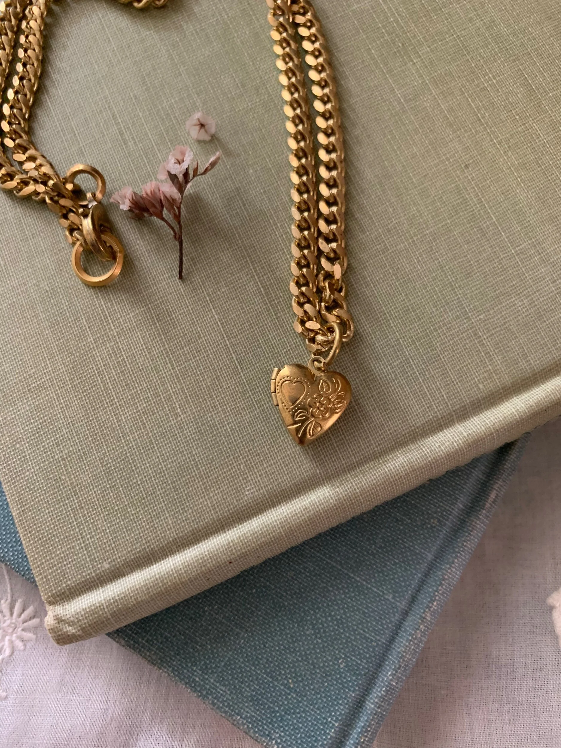 800B2E81-7BDC-4D0A-97E2-F82088C4D5FC