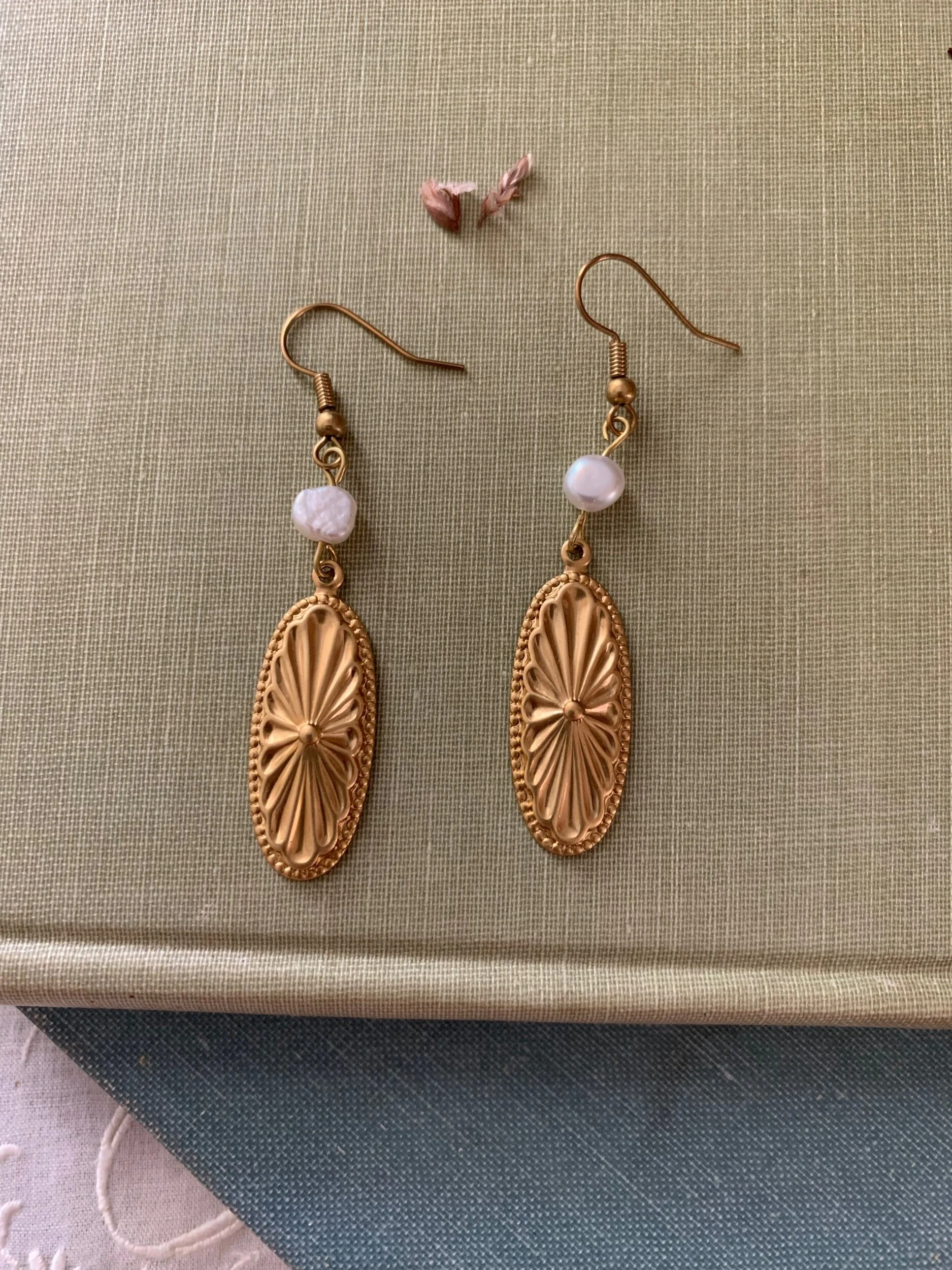 1DC22905-2EF3-4DC8-9467-3E7B4DF6C634