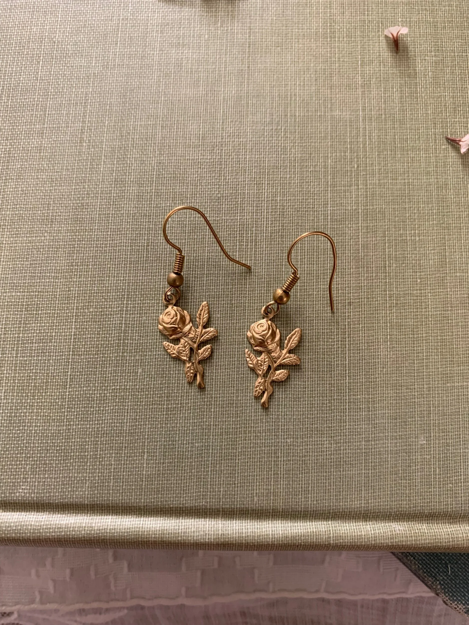 05DBE793-F786-4D37-BE94-CE2E0E577A8F