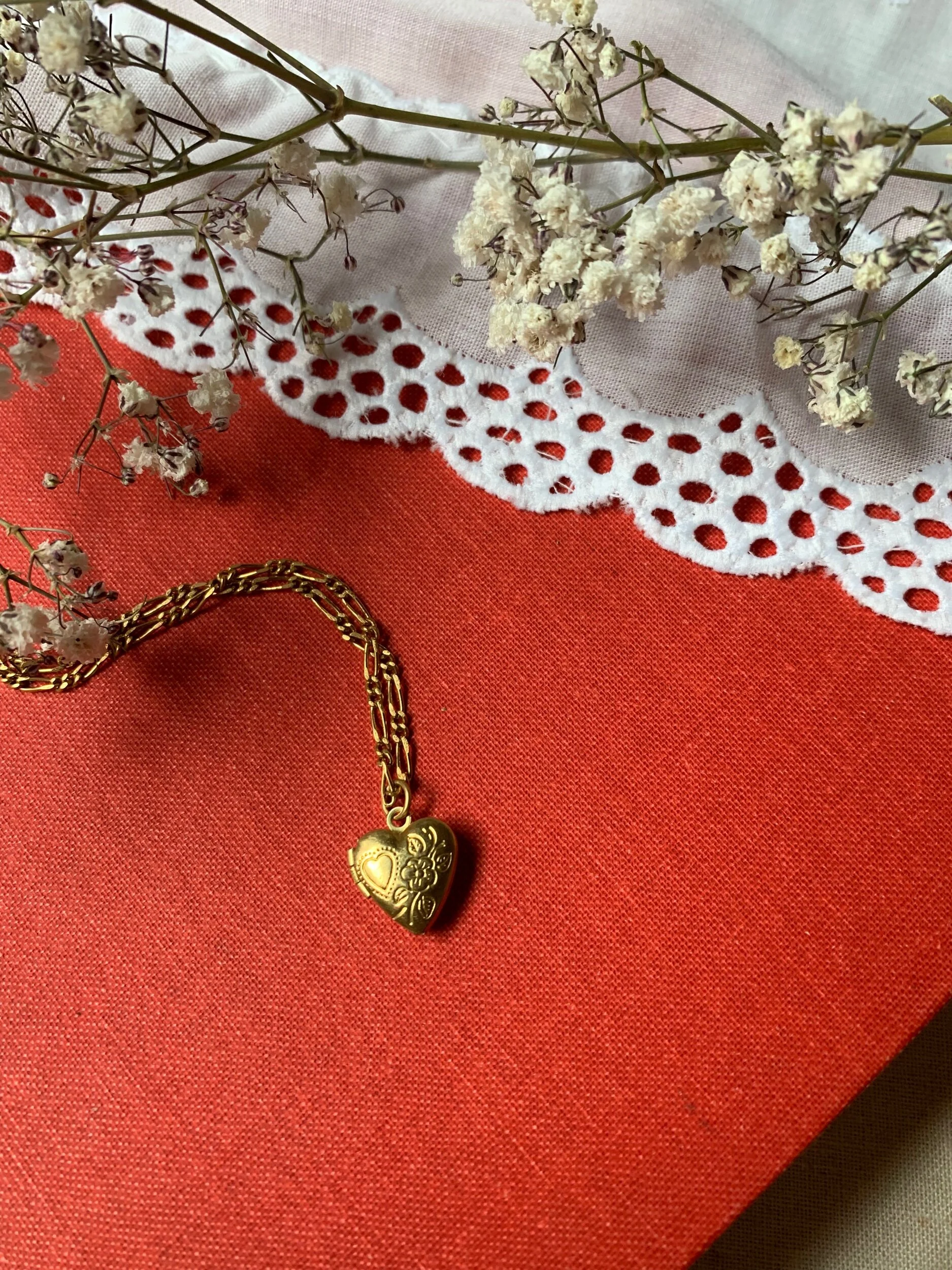 C04A2DB0-7077-4112-8D3C-D6F700064F1E