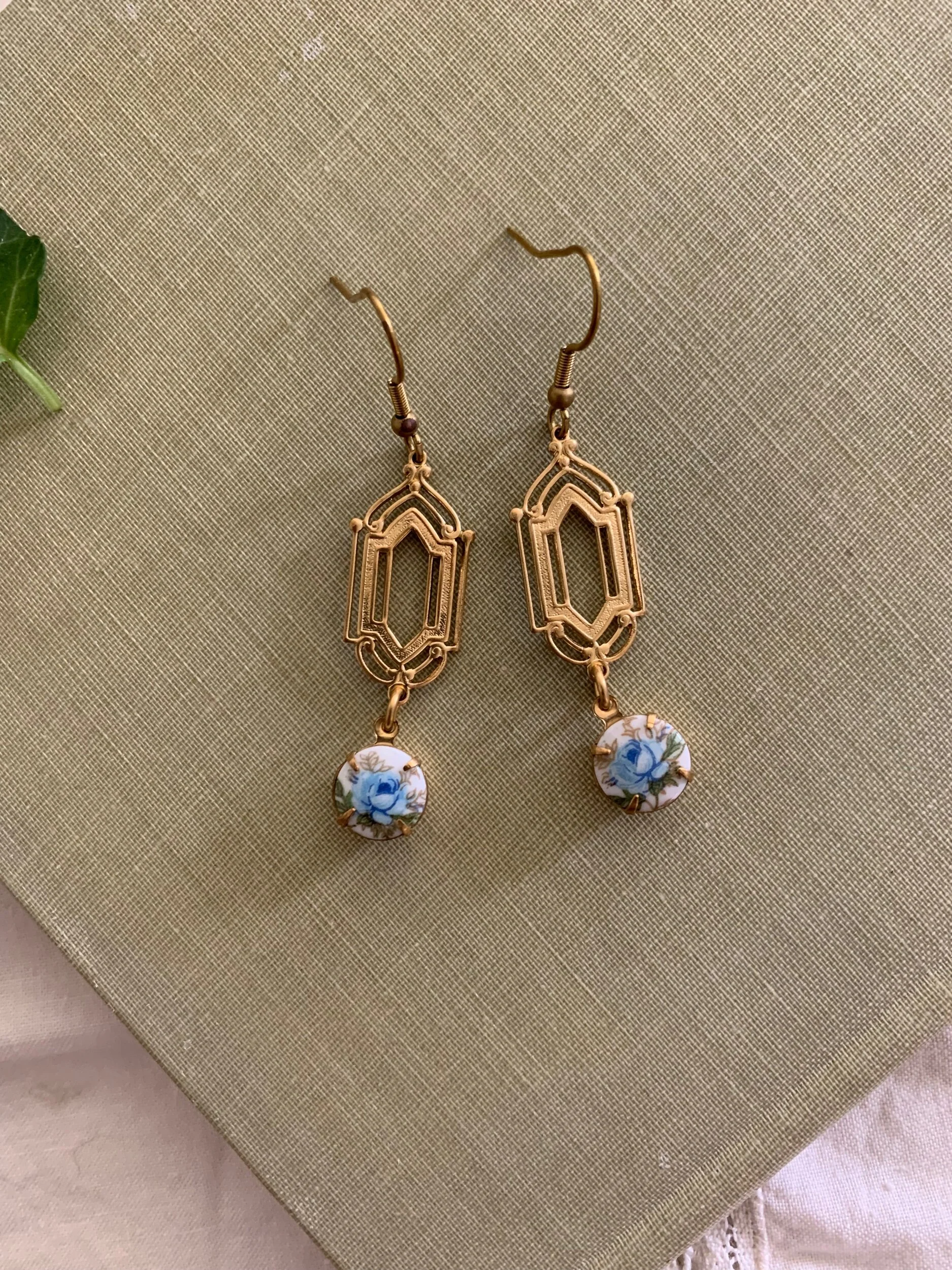 A288D085-F2DF-4DB0-AA93-C82B11EE96ED