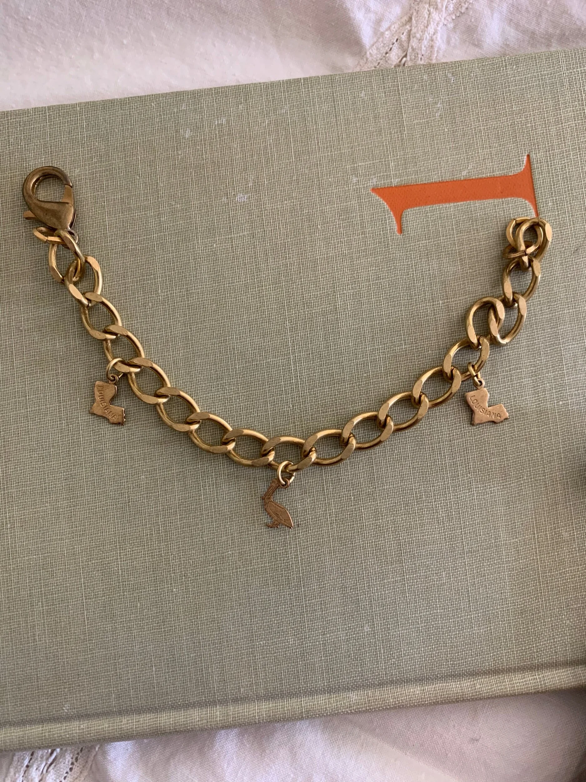 A8C835A4-C524-4AD2-BCEC-8B98B48E20ED