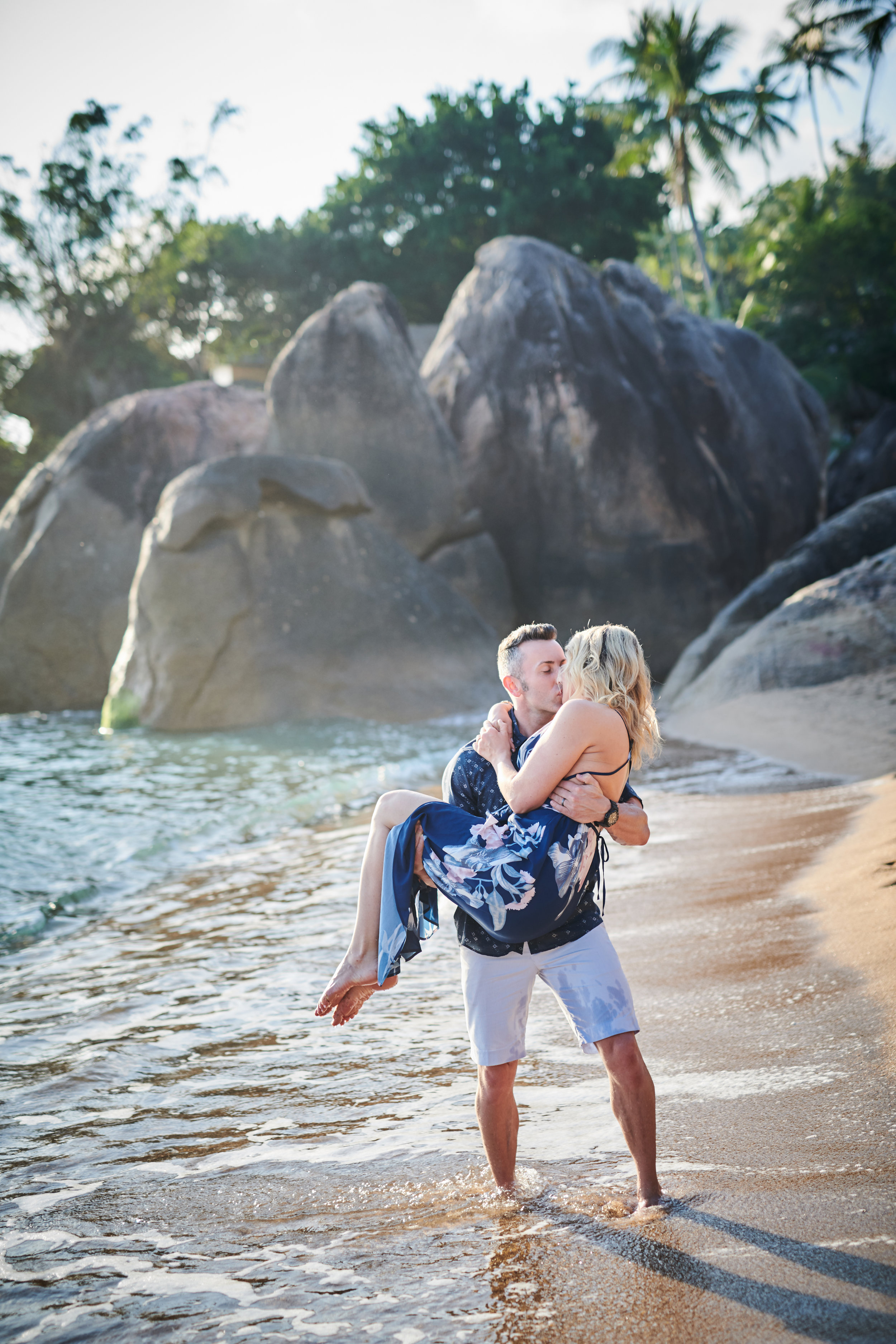 Our Flytographer photo session during our honeymoon in Thailand. Here is my Flytographer review plus a Flytographer discount code.