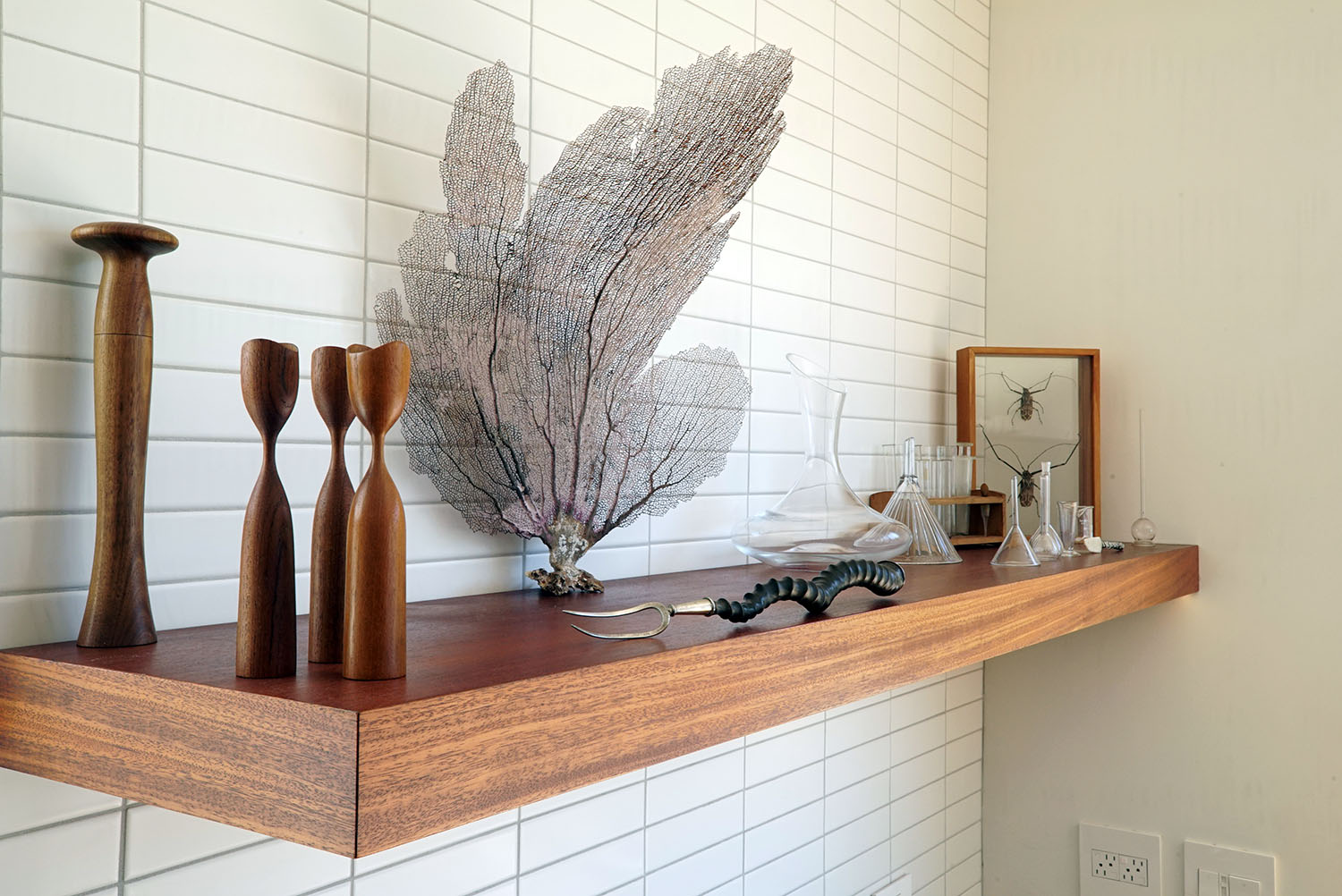 shelf dtl 2.jpg