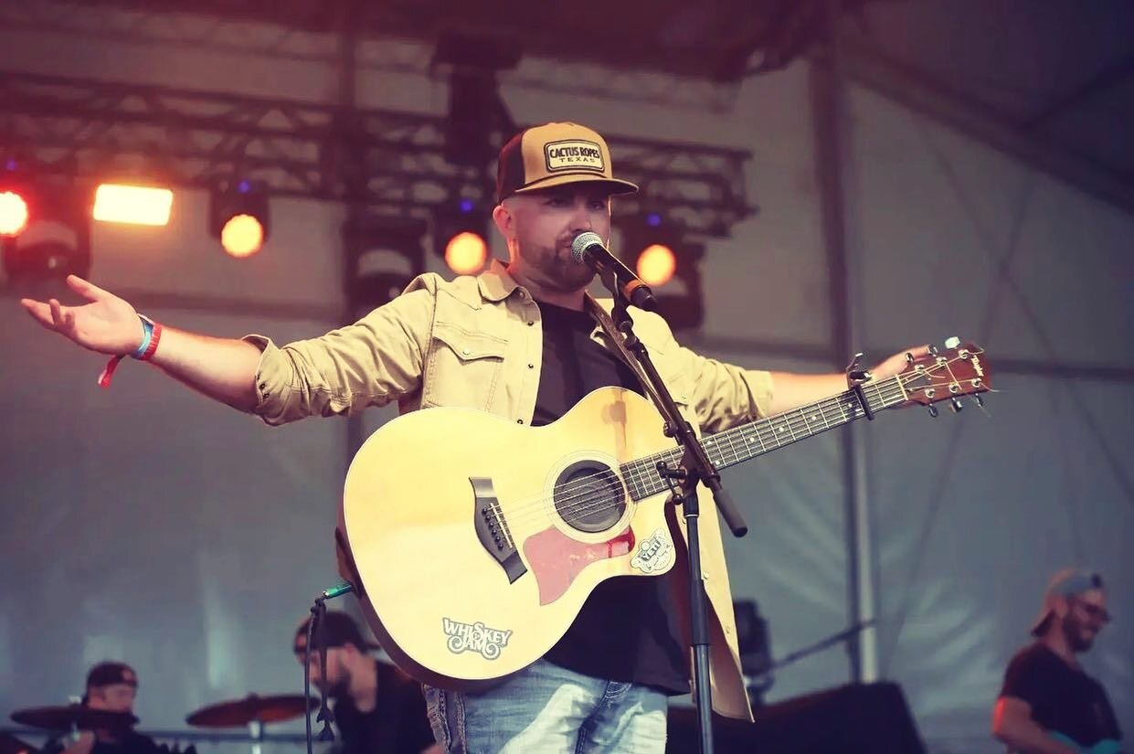 One hell of a day. Thanks to my fans Universal music canada @umusic,
Front porch @frontporch_music, @coorsoriginalcanada @bootsandhearts