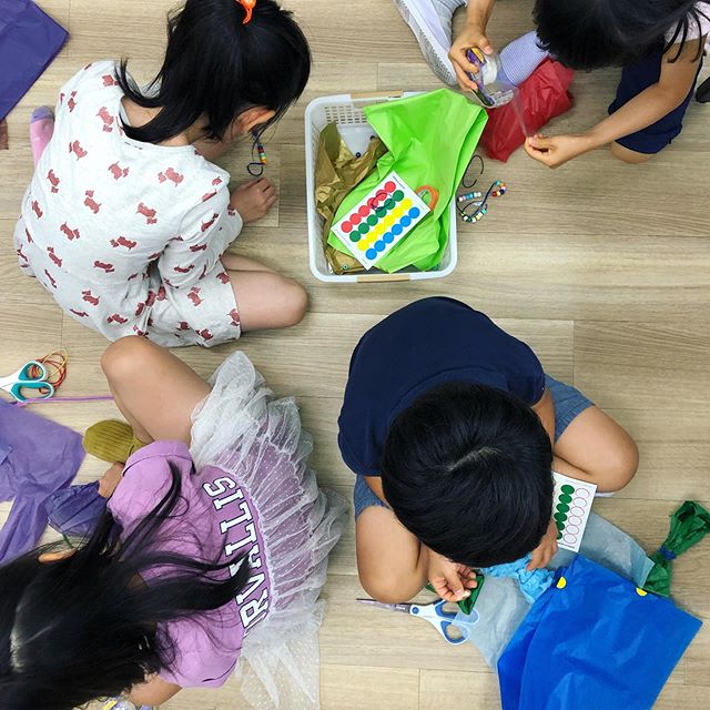 Our last of nine #designthinking workshops in Japan was at an English language school on Sunday morning. Brainstorming with kids (and in their non-dominant language!) reinforces that that trope about losing our creative energy as we age: &ldquo;How m