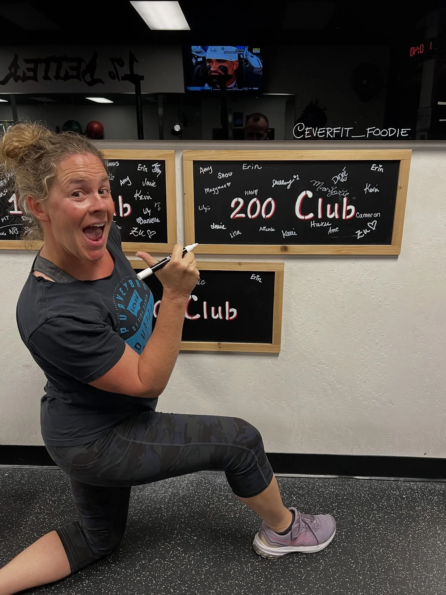 Love ending the week with another member on the board! π₯
Huge congratulations to Amy for hitting 200 classes! Your consistency, energy, and determination inspire everyone around you. Thank you for letting us know about the 1/2 lb difference in weig