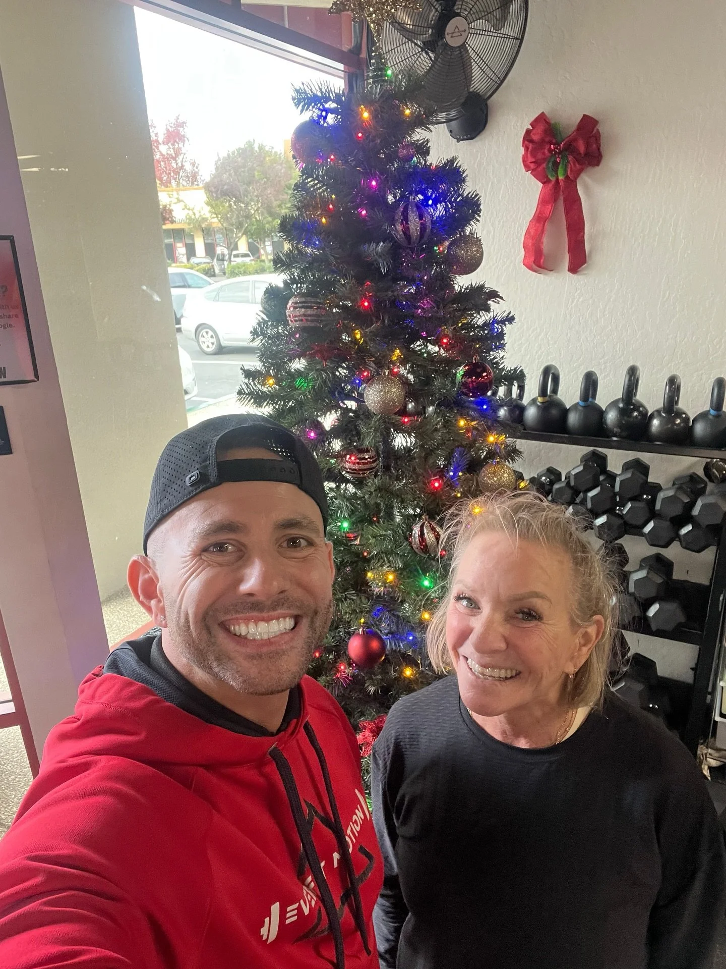🎅THAT&rsquo;S A WRAP🎄

Mom,

Thank you for helping us finish off our 7th annual Christmas decoration together at Everfit. Let&rsquo;s be real, you did most of it, and I was just there for support haha. But having you in my corner, year after year, 