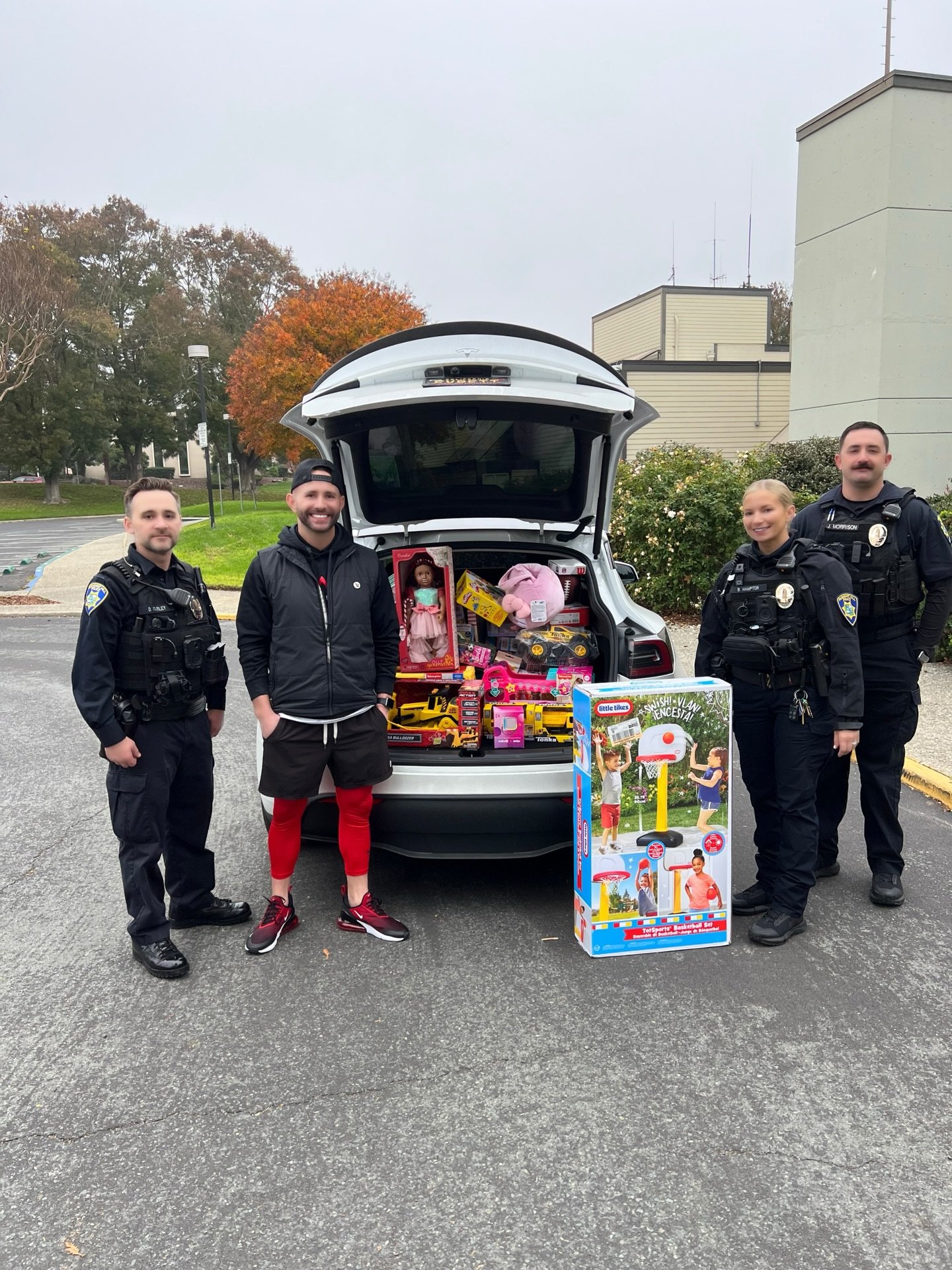 Everfit&rsquo;s 7th Annual Toy Drive 🎁

Honored to continue this tradition with our local police department. Every year this drive reminds us of the true spirit of the holidays. Coming together as a community to give back and lift others up.

Thank 