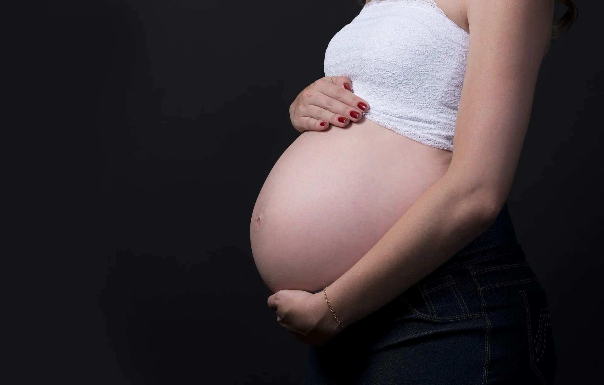 pregnant-2640994_1920.jpg