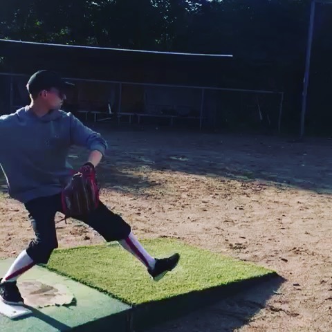 Getting ready for Saturdays game against Athletics. ⚾️🤩 Johan is back from New Zealand and has picked up a few new tricks. While @daniel__tu challenged himself with some sick trows from right field to 3B 💪🏻 Our newest addition to the  baseball tea