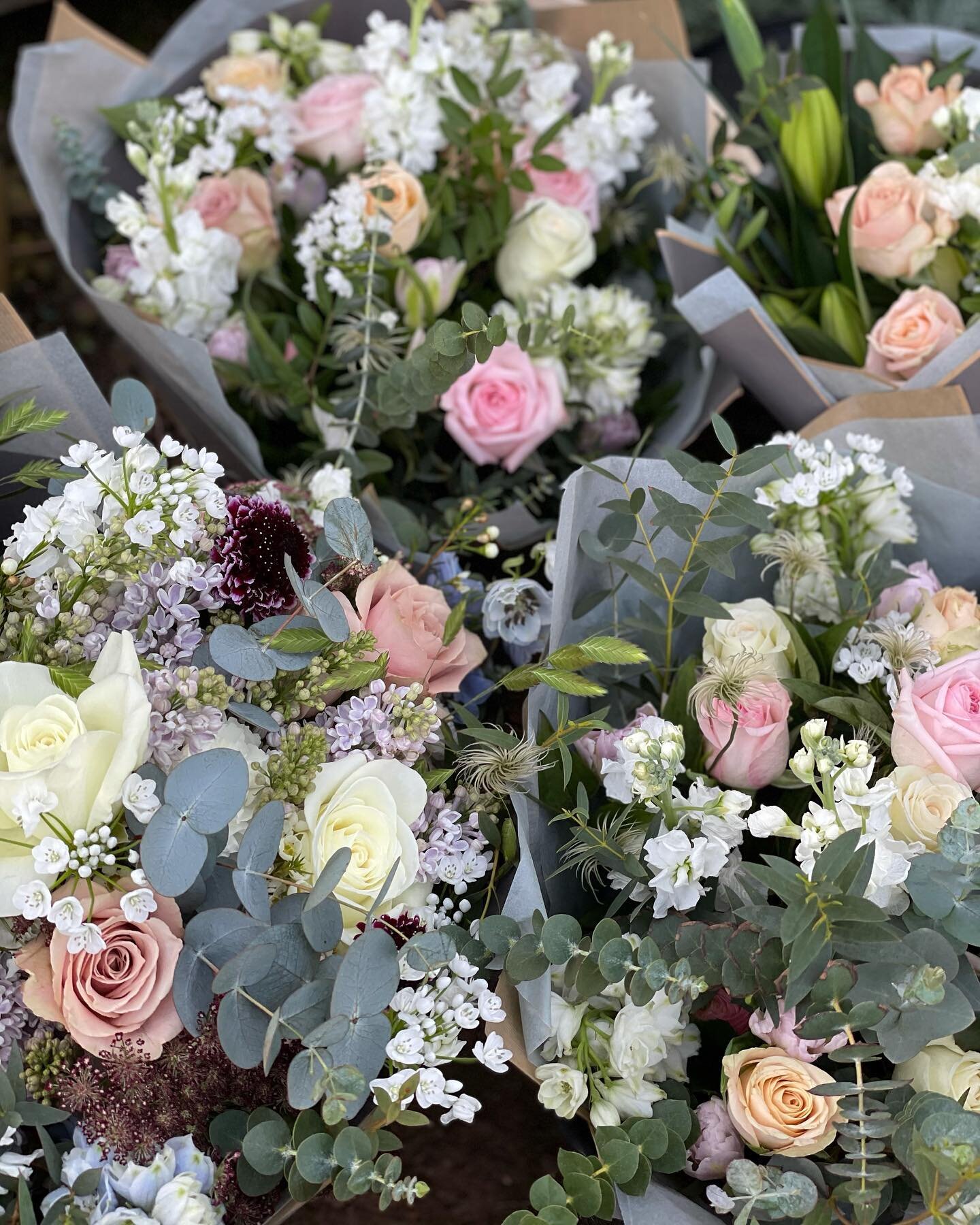 Happy Happy Mothers Day. A huge thank you to each and everyone of you who have supported @bbonnieflowers and ordered and gifted flowers. 🤍
.
A very hard day for so many and my thoughts are with each of you! 😘
.
#mothersday2021 #mothersday #giftingf