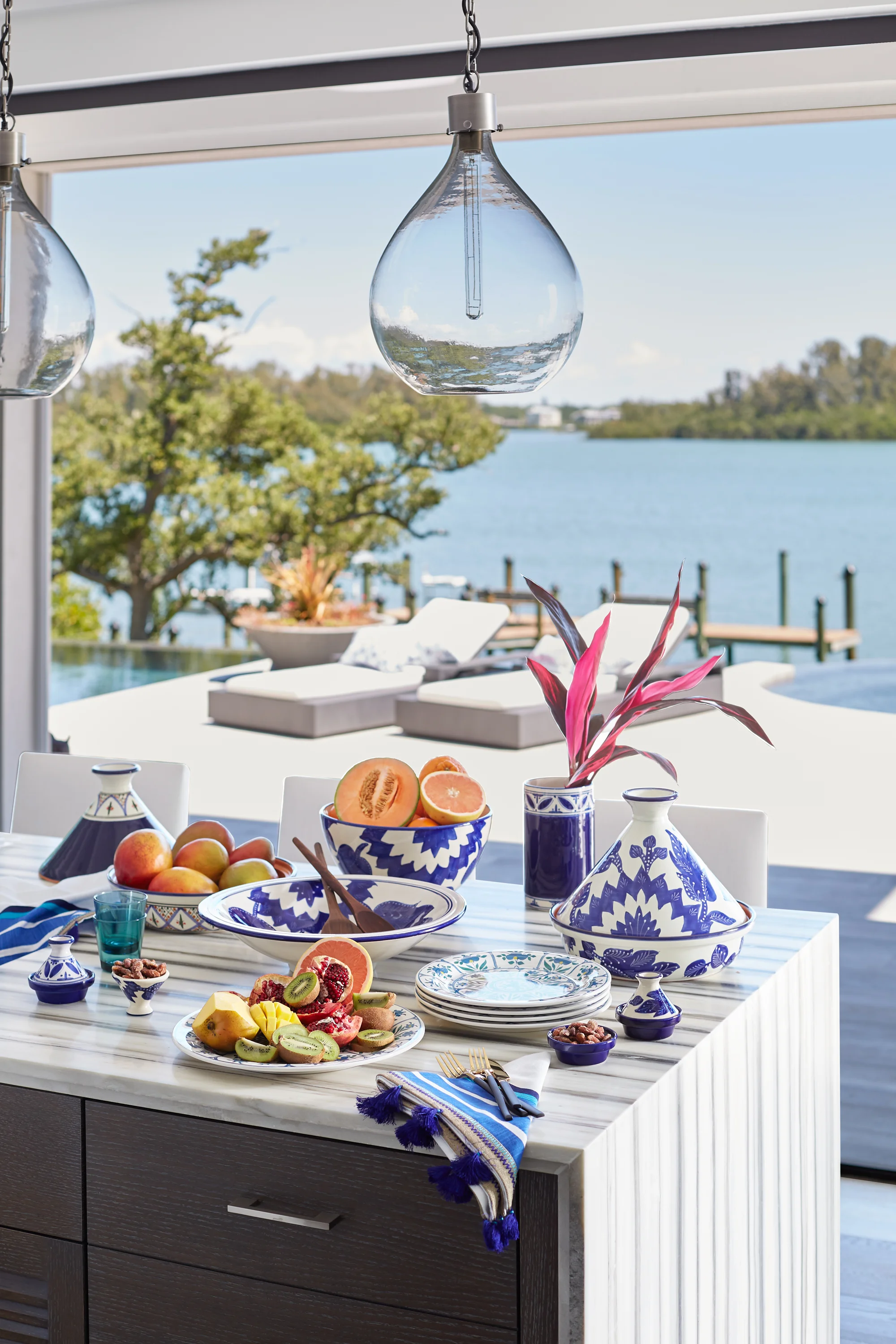 ElleDecor_Sothebys_Shot03_Kitchen_HERO_R.jpg