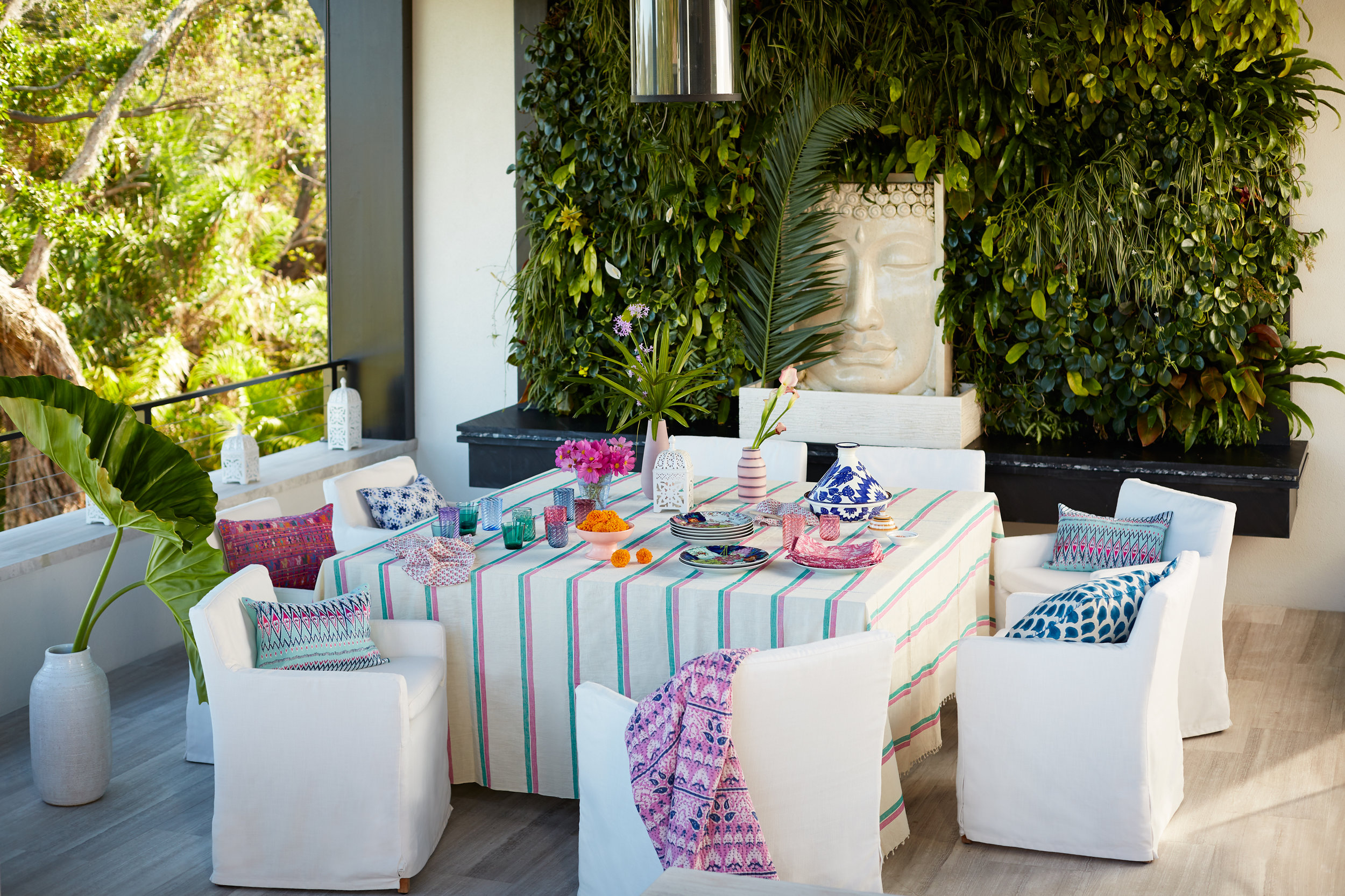 ElleDecor_Sothebys_Shot04_OutdoorEntertaining_HERO_R.jpg