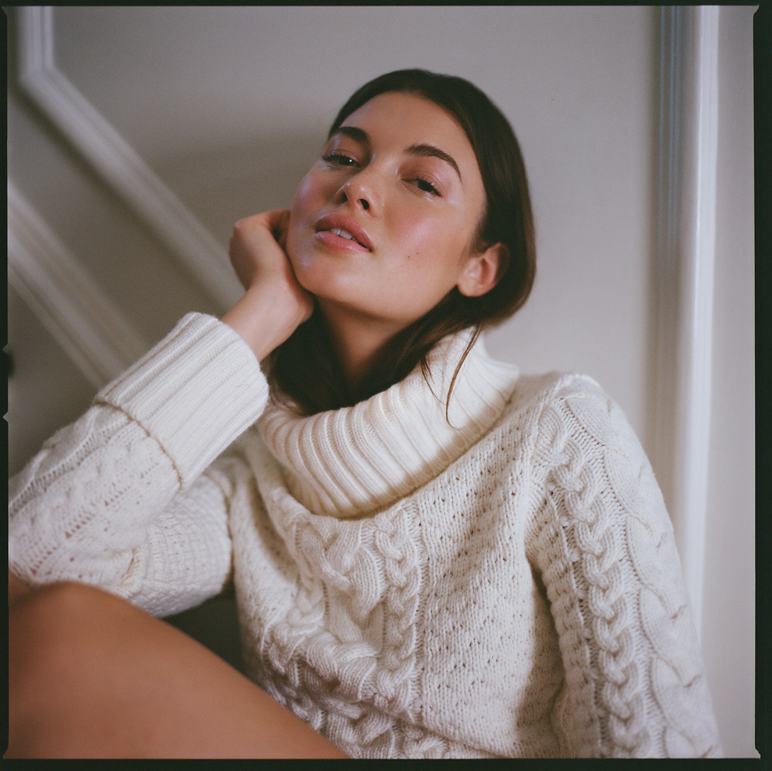 Veronica Beard HOLIDAY 2020 FILM 61230009_stairs_edit.jpg