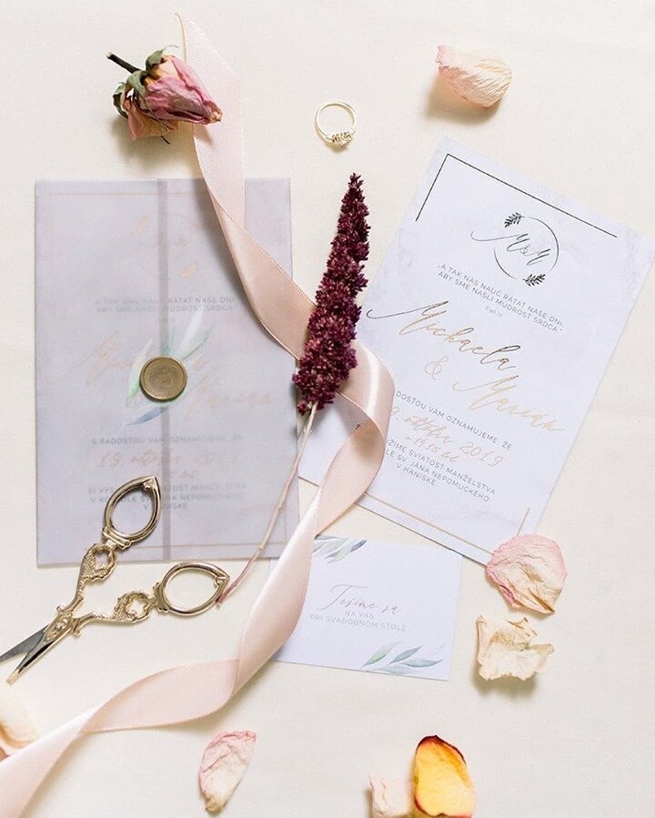 Dried rose petals, golden script, and the most beautiful scissors we ever did see. We can only imagine how romantic and dreamy this wedding will be.⠀⠀⠀⠀⠀⠀⠀⠀⠀
⠀⠀⠀⠀⠀⠀⠀⠀⠀
Image by: @harcarikvaskova_photographer⠀⠀⠀⠀⠀⠀⠀⠀⠀
Image edited using Noble Signatur