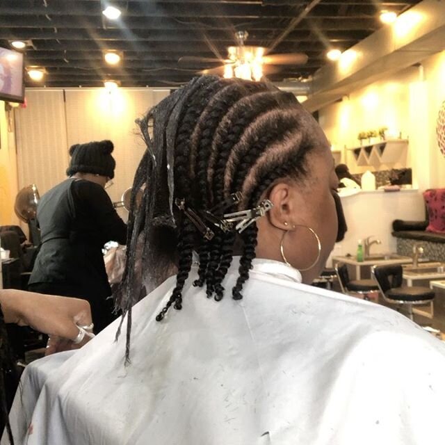 One of my favorite styles to do! A flat twist out.
.
.
.
#xpressionsofyou #xpressionsofyouhaircare #detroitflattwist #southfieldflattwist #detroitnaturalhair #naturalhairdetroit #southfieldnaturalhair #texturelove #fortheloveoftexture #flattwistout #