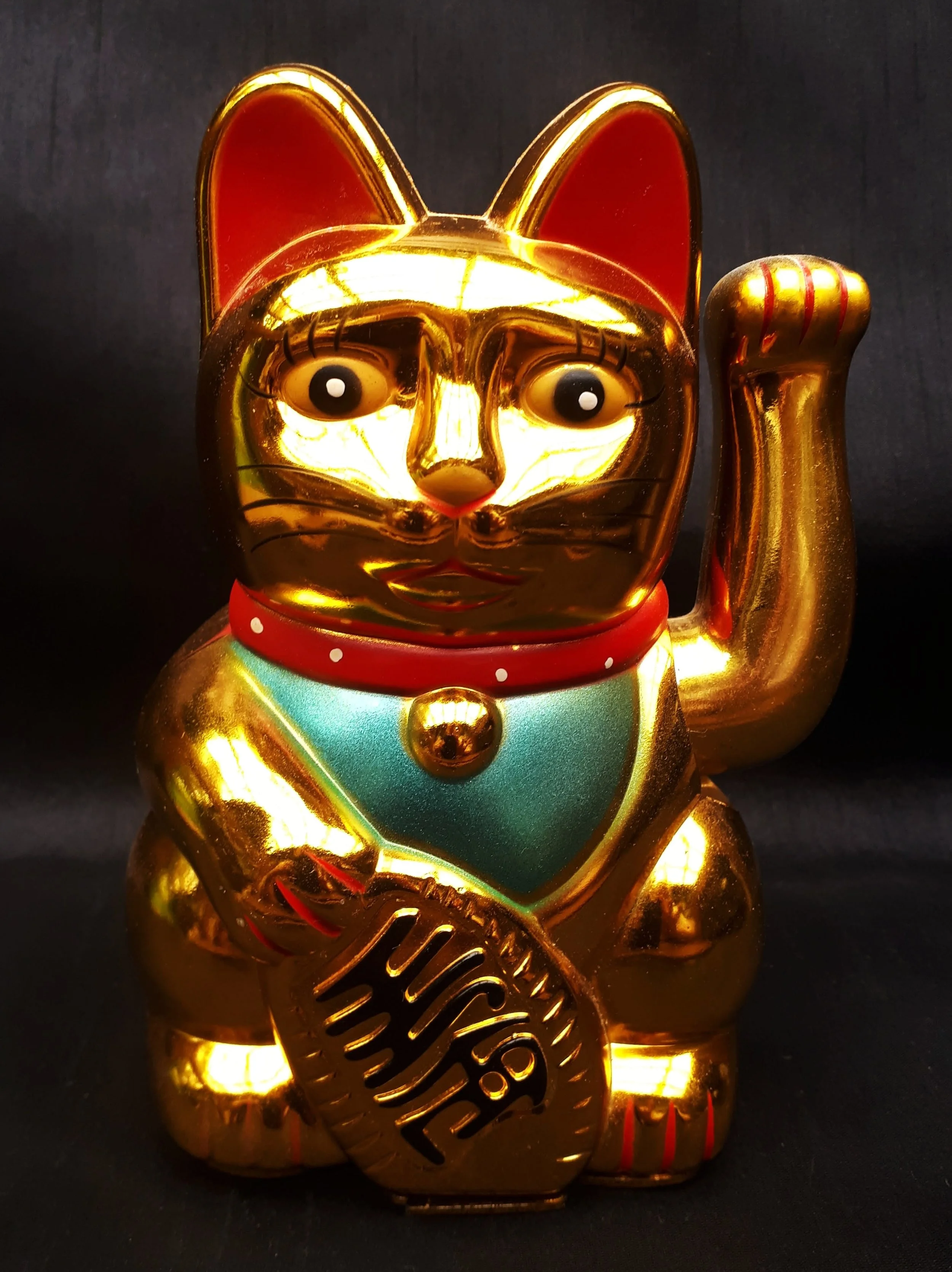 gold lucky cat.jpeg