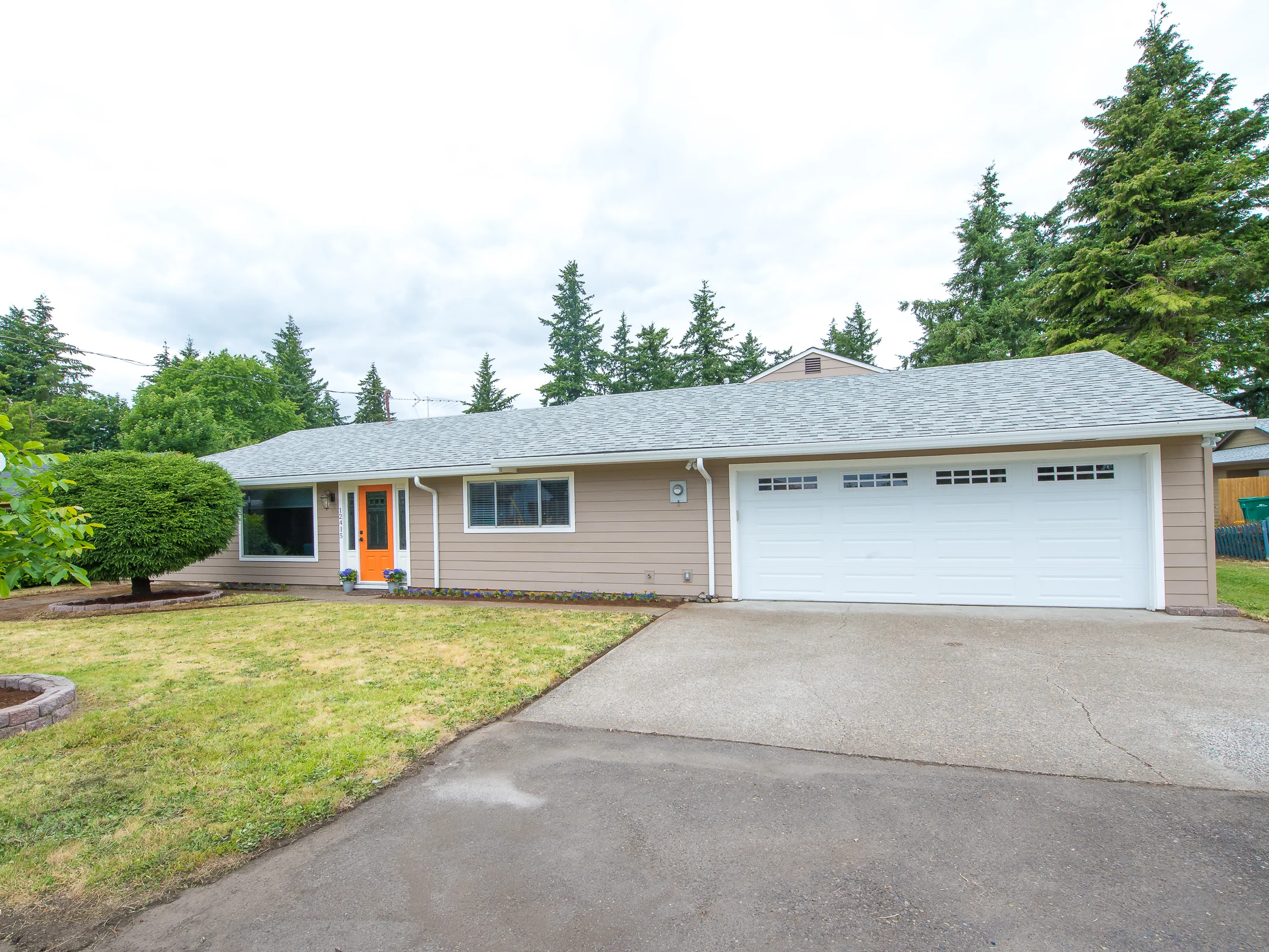 12415 NE Holladay Pl - Sold