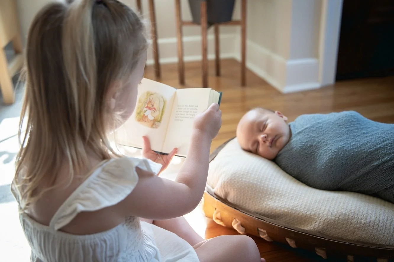 When big sister decides to read to her baby brother during your newborn shoot - 10/10 cuteness 🤗