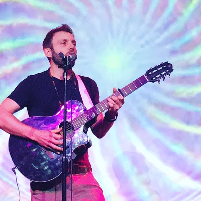Thanks @gahbesworld for these shots from KMGLife last night. Always energizing to be up on stage playing new stuff. And how awesome are these visuals! .
@kmglifeinc #openmicnight