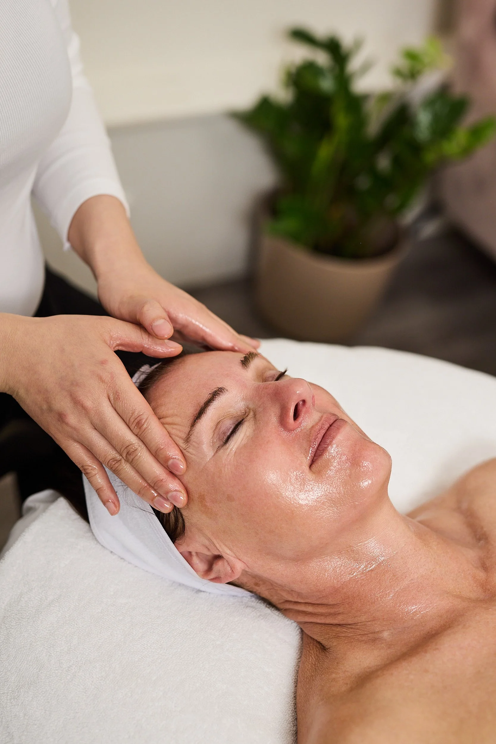 Skin clinician at St. Skin in North Melbourne giving client The Derriere Revive Treatment.