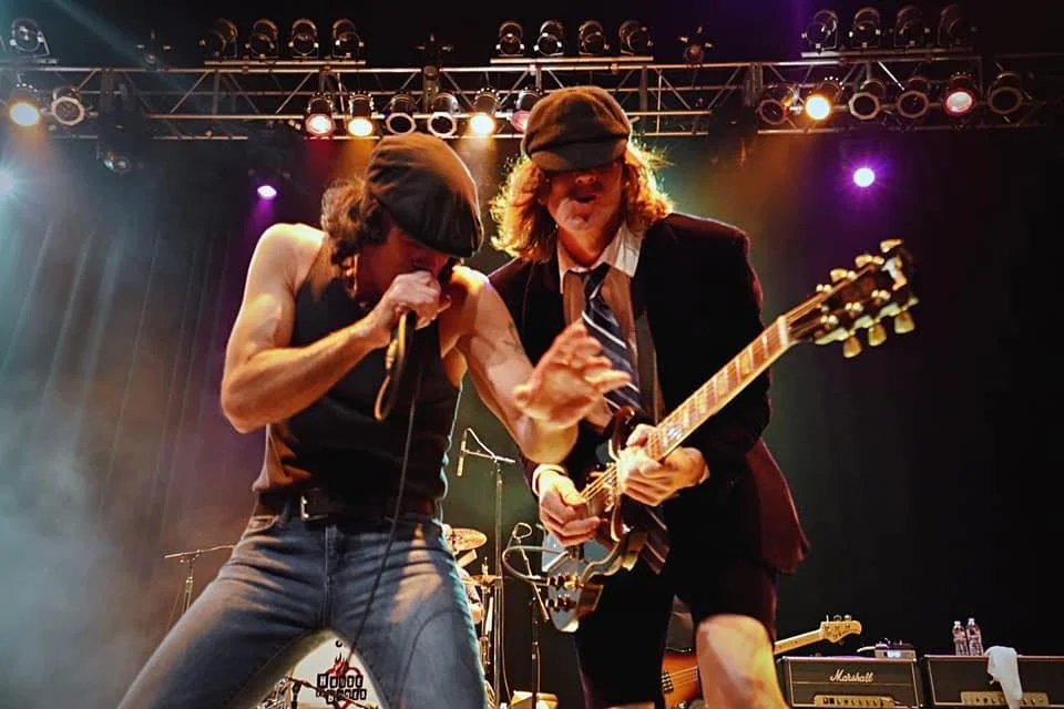 BACK IN BLACK - ACDC