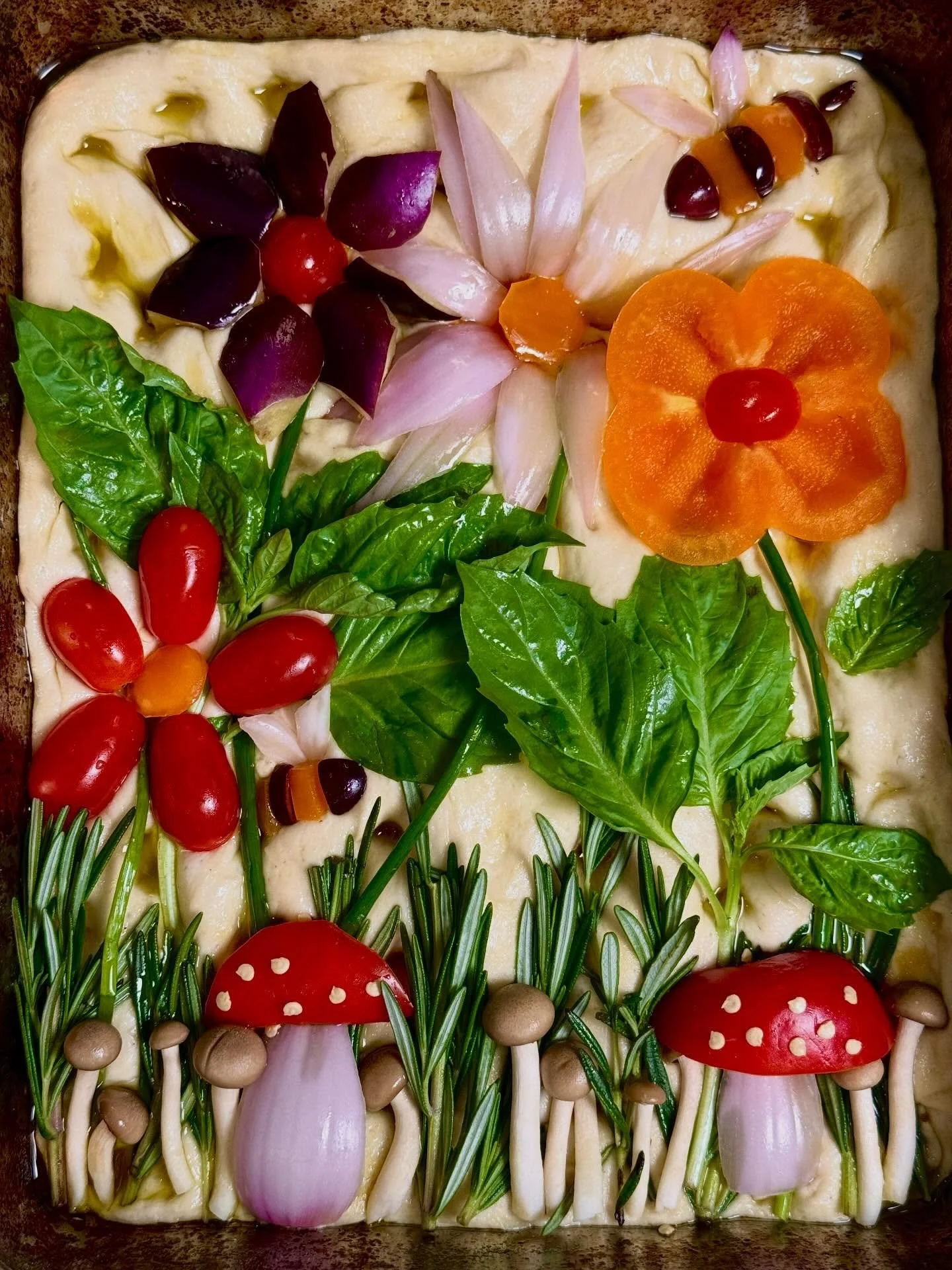 Florals? For spring focaccia? Groundbreaking. Comment SPRING and I&rsquo;ll DM you my focaccia recipe to make for your next spring soir&eacute;e! 🌸🐝 

&hellip;

spring focaccia recipe, focaccia art bread, decorated focaccia flowers, vegetable focac