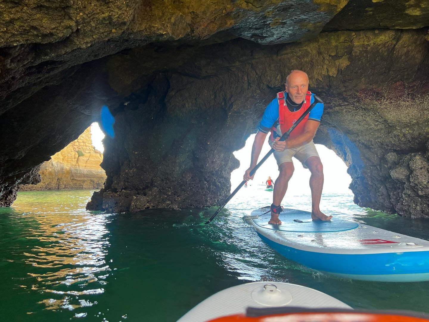 Sneaking through this little cave that&rsquo;s exposed on a lower tide! Get in contact if you would like to join our sunrise tour! #nowhere2farsup #suptour #suplifestyle #paddleboardingadventures #sunrisesup #standuppaddleboarding #paddleboard #paddl