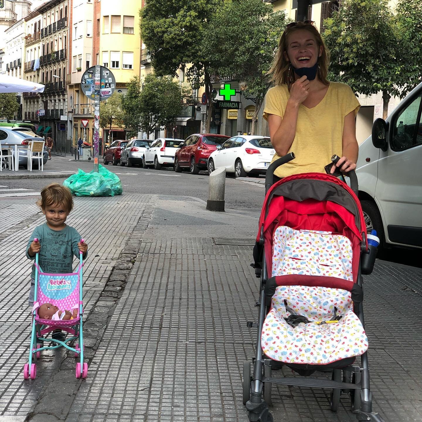 Feliz d&iacute;a a todas las mam&aacute;s! 
La luz del sol ☀️ 
Sin vosotras no somos nada