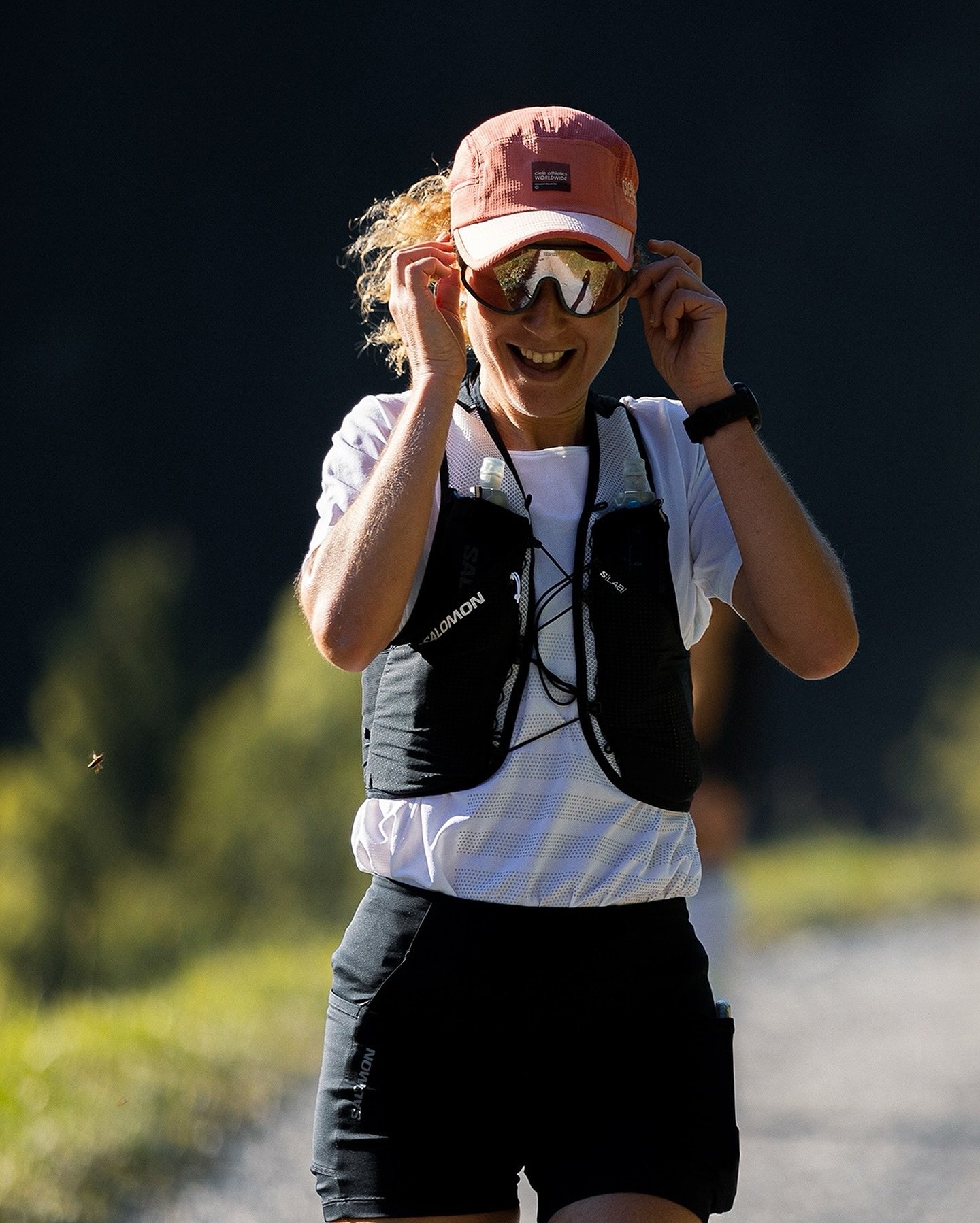 Une premi&egrave;re journ&eacute;e @lescontamines haute en couleur : fractionn&eacute;e, ensoleill&eacute;e, fruit&eacute;e et l&eacute;g&egrave;rement houblonn&eacute;e 🍇🫐🌞
@wiseultrarunning 
@izipizi 
#intothewise