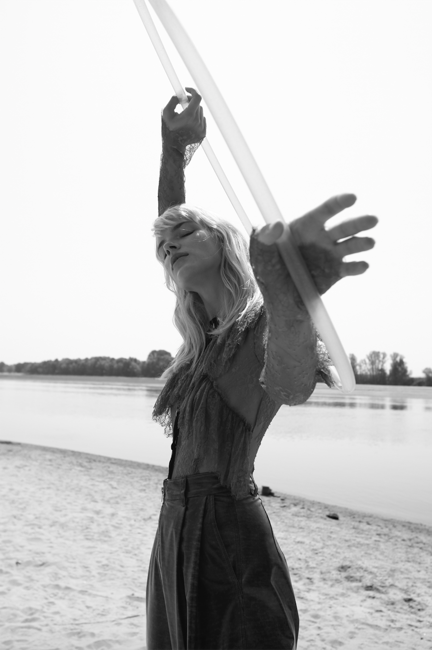VESTAL MAG - CLEO CASINI 700.png