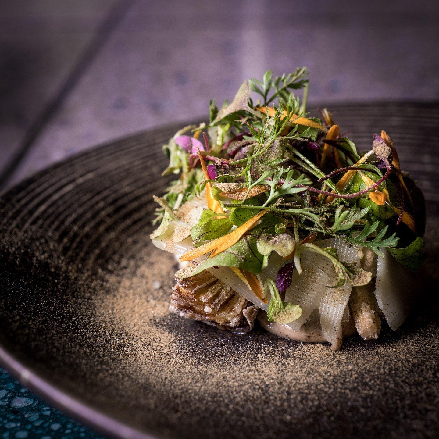 LAST OF THE SEASON ARTICHOKE

Truffle emulsion, 12 month Kleinriver Gruberg, wild herbs, porcini dust.

Book your table online (link in bio), email reception@thechefstable.co.za or phone 031 001 0200. 

@eatoutguide 
@jhp_gourmet_guide 
@sebastian.ni