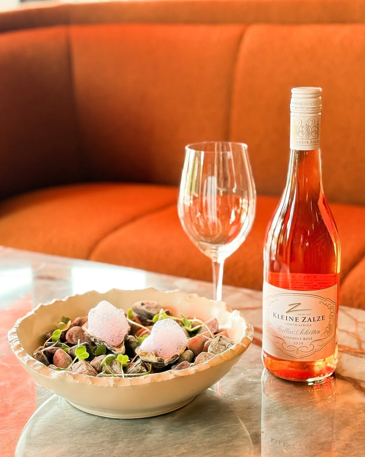 Oysters on ice and a chilled glass of ros&eacute; - the perfect way to stay refreshed this January.

See our bar menu on our website, link in bio.

To book:
💻 online (link in bio)
✉️ reception@thechefstable.co.za
📱 031 001 0200

@eatoutguide 
@jhp_