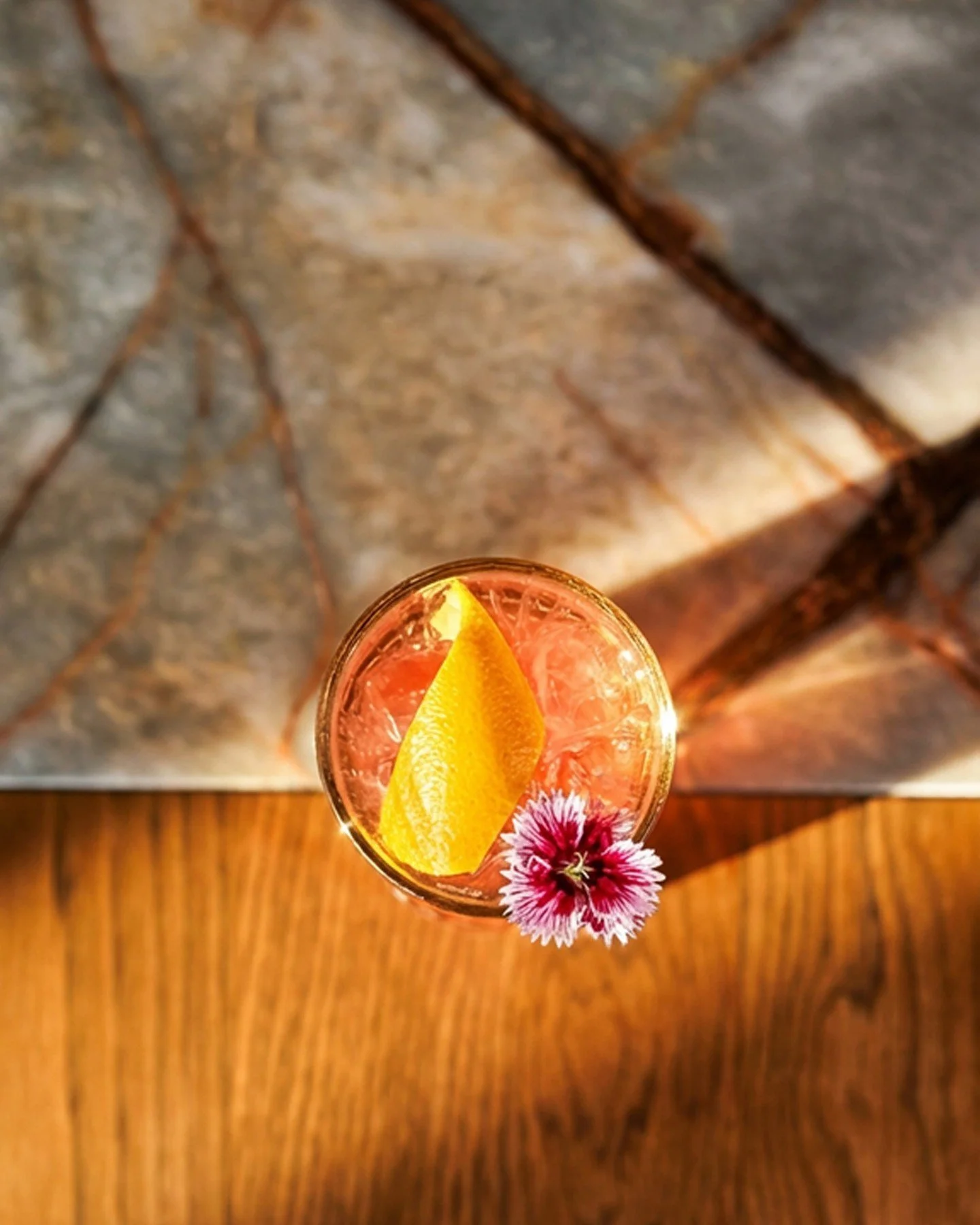 Seen from above, crafted with care. A refreshing summer sip designed to cool, delight, and elevate your evening.

See our bar menu on our website, link in bio.

To book:
💻 online (link in bio)
✉️ reception@thechefstable.co.za
📱 031 001 0200

@eatou