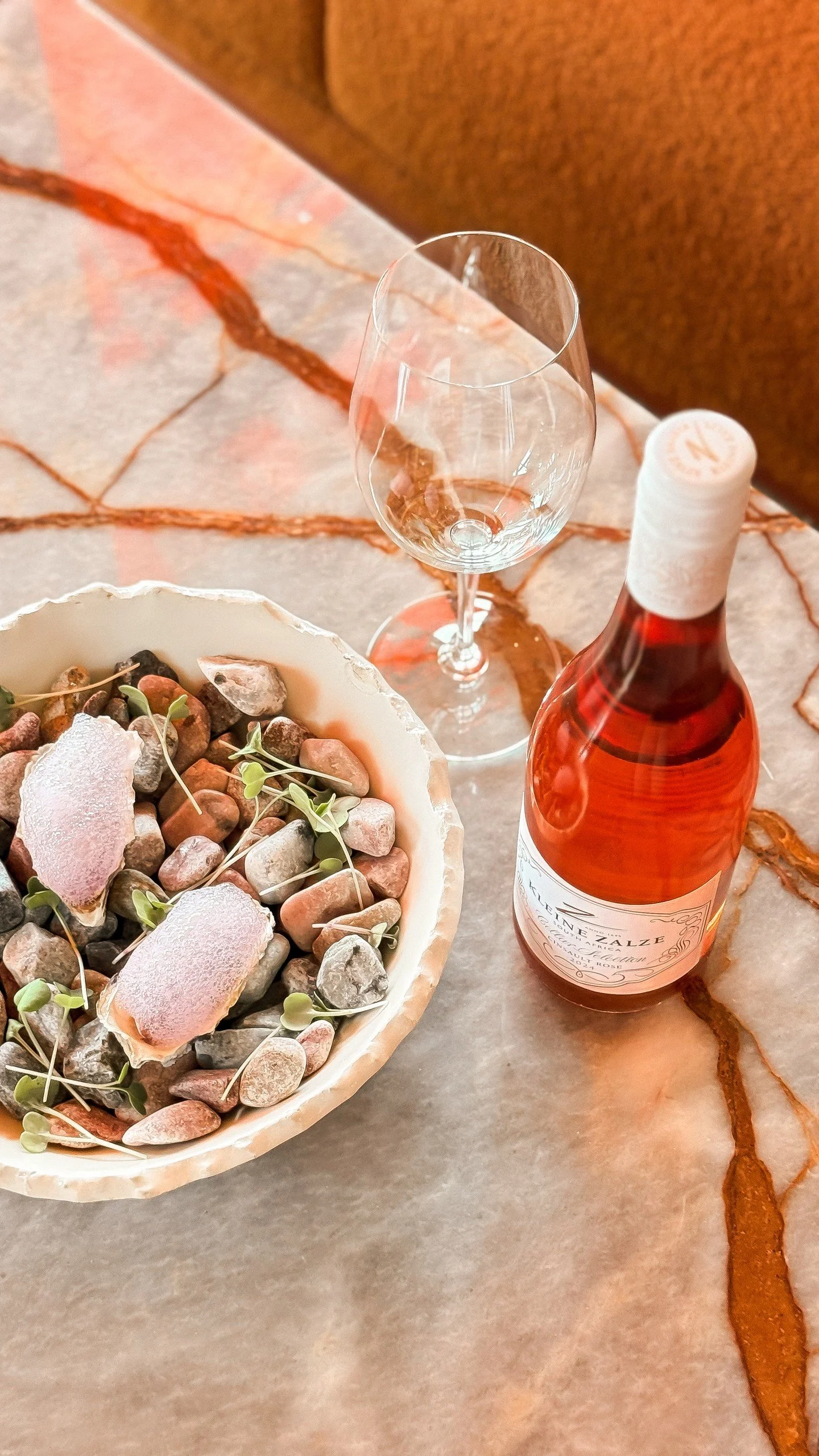 Good wine, great company, and a table worth lingering at. Ease into the weekend with a glass (or two) of wine and oysters. 

See our bar menu on our website, link in bio.

To book:
💻 online (link in bio)
✉️ reception@thechefstable.co.za
📱 031 001 0