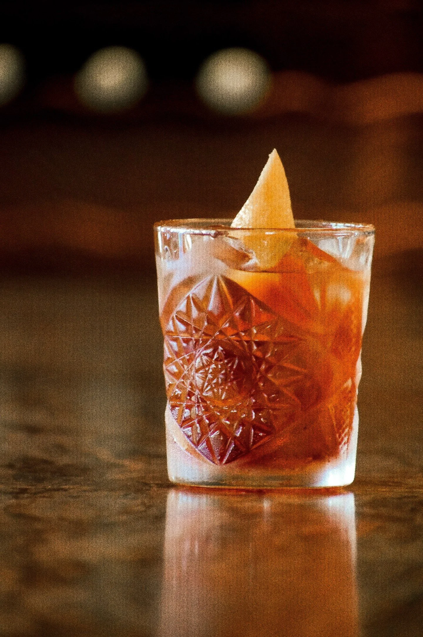 The evening starts at the bar. A perfectly balanced pour, the sound of ice meeting glass, and that first sip that signals the start of a great night.

See our bar menu on our website, www.thechefstable.co.za/bar (link in bio)

To book:
💻 online (Lin