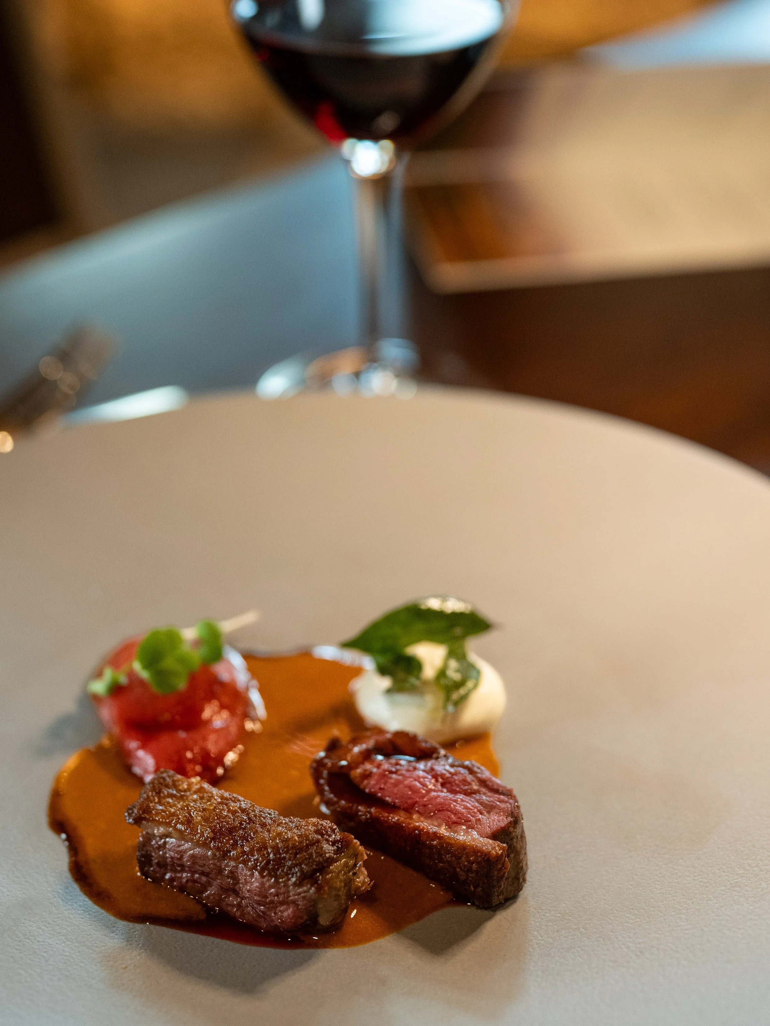 Duck Rogan Josh, wood oven tomato, minted labneh, curry leaf &amp; smoked flat bread paired with Cederberg Merlot Shiraz 2023. 

@david_nieuwoudt @cederberg_wines