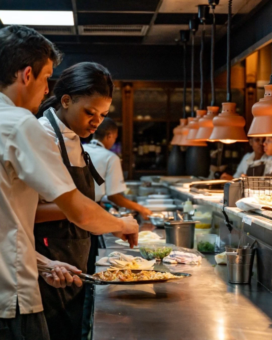 Behind every beautifully finished plate is a kitchen that never stops moving. 🔥

From the first preparation to the final detail, our chefs put care, precision and creativity into every dish that leaves the kitchen.

To book:
💻 online (Link in bio)
