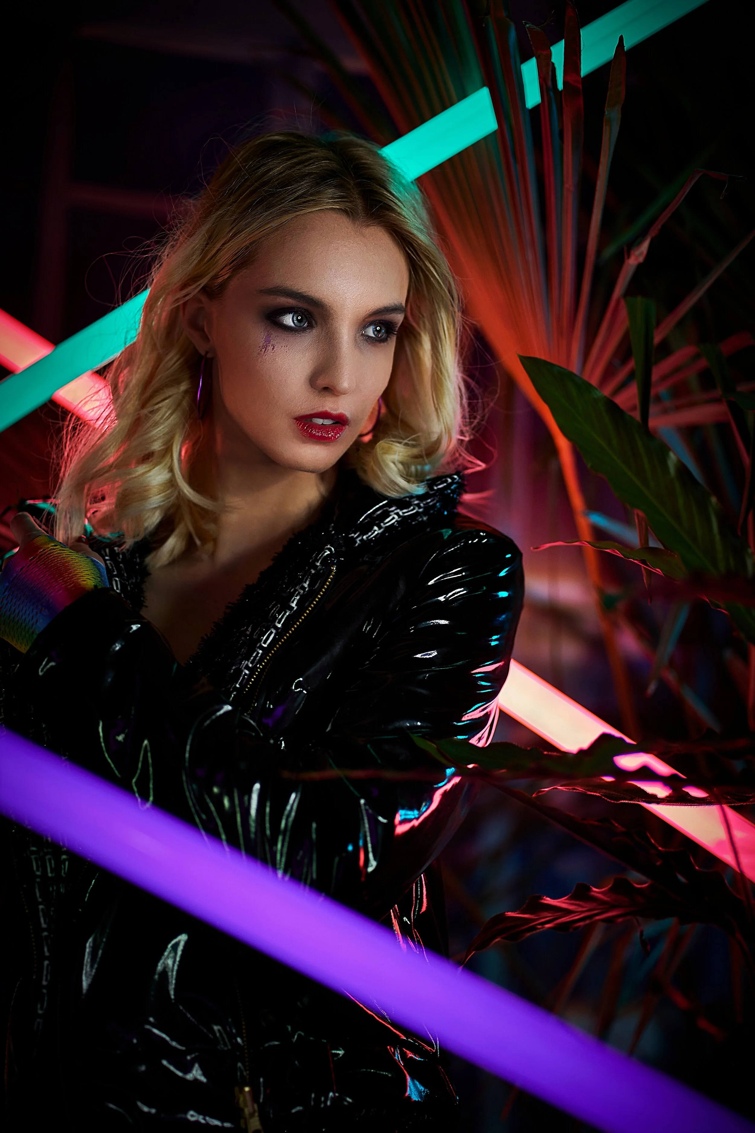 neongirls Carline 19X1..jpg